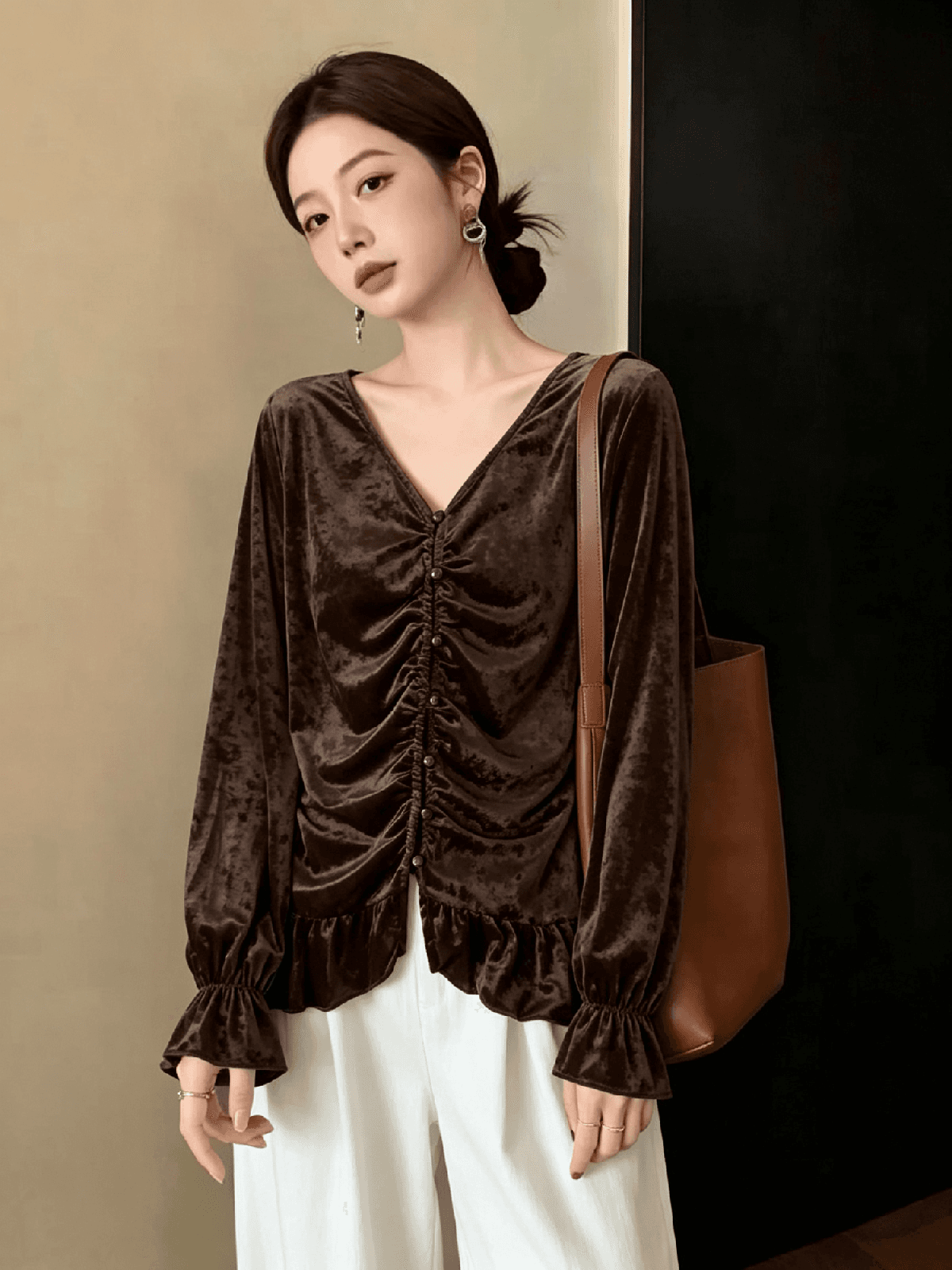 나팔 소매 V넥 금사 벨벳 여성 셔츠 가을 디자인 센스 작은 대중 허리 수축 슬림해 보이는 주름 프랑스식 만나는 맨위 이미지 2