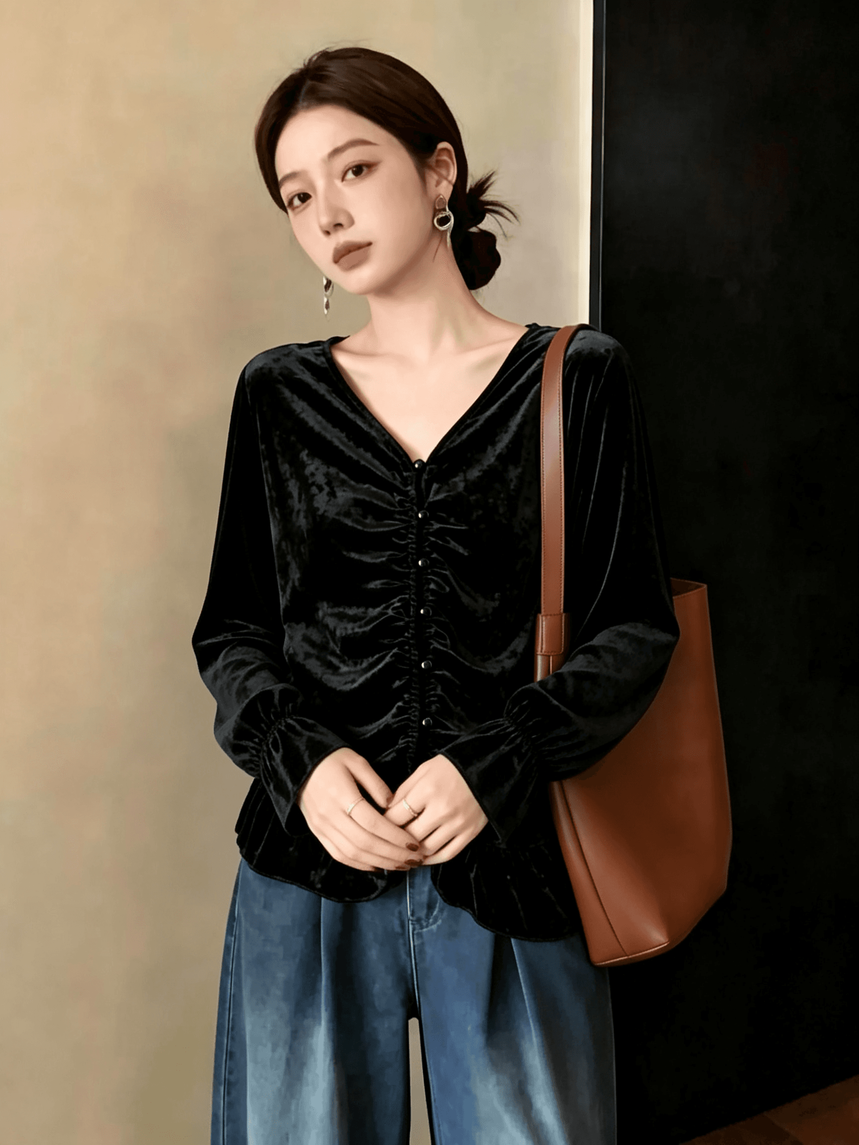 나팔 소매 V넥 금사 벨벳 여성 셔츠 가을 디자인 센스 작은 대중 허리 수축 슬림해 보이는 주름 프랑스식 만나는 맨위 상세 이미지 4