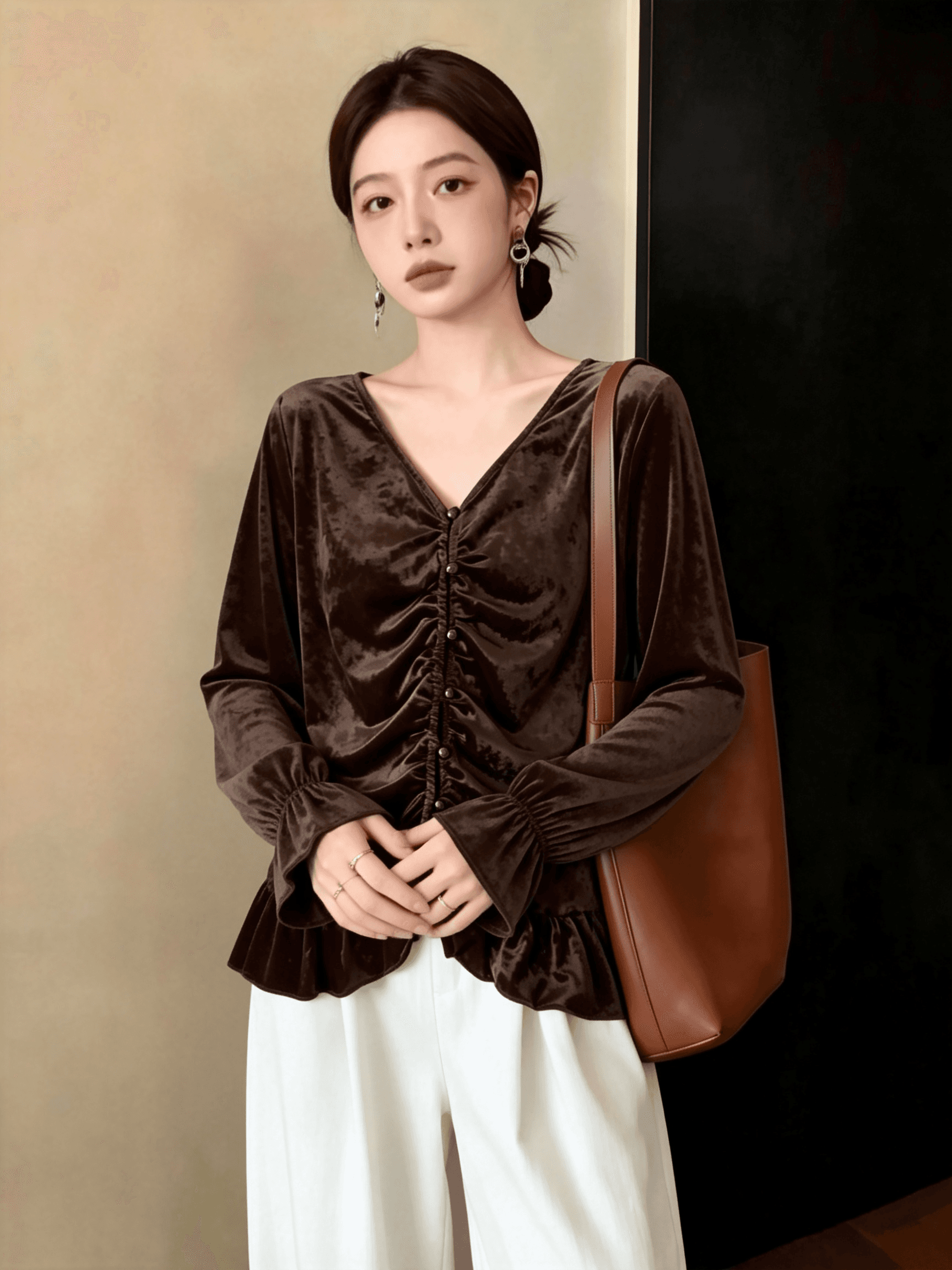 나팔 소매 V넥 금사 벨벳 여성 셔츠 가을 디자인 센스 작은 대중 허리 수축 슬림해 보이는 주름 프랑스식 만나는 맨위 상세 이미지 5