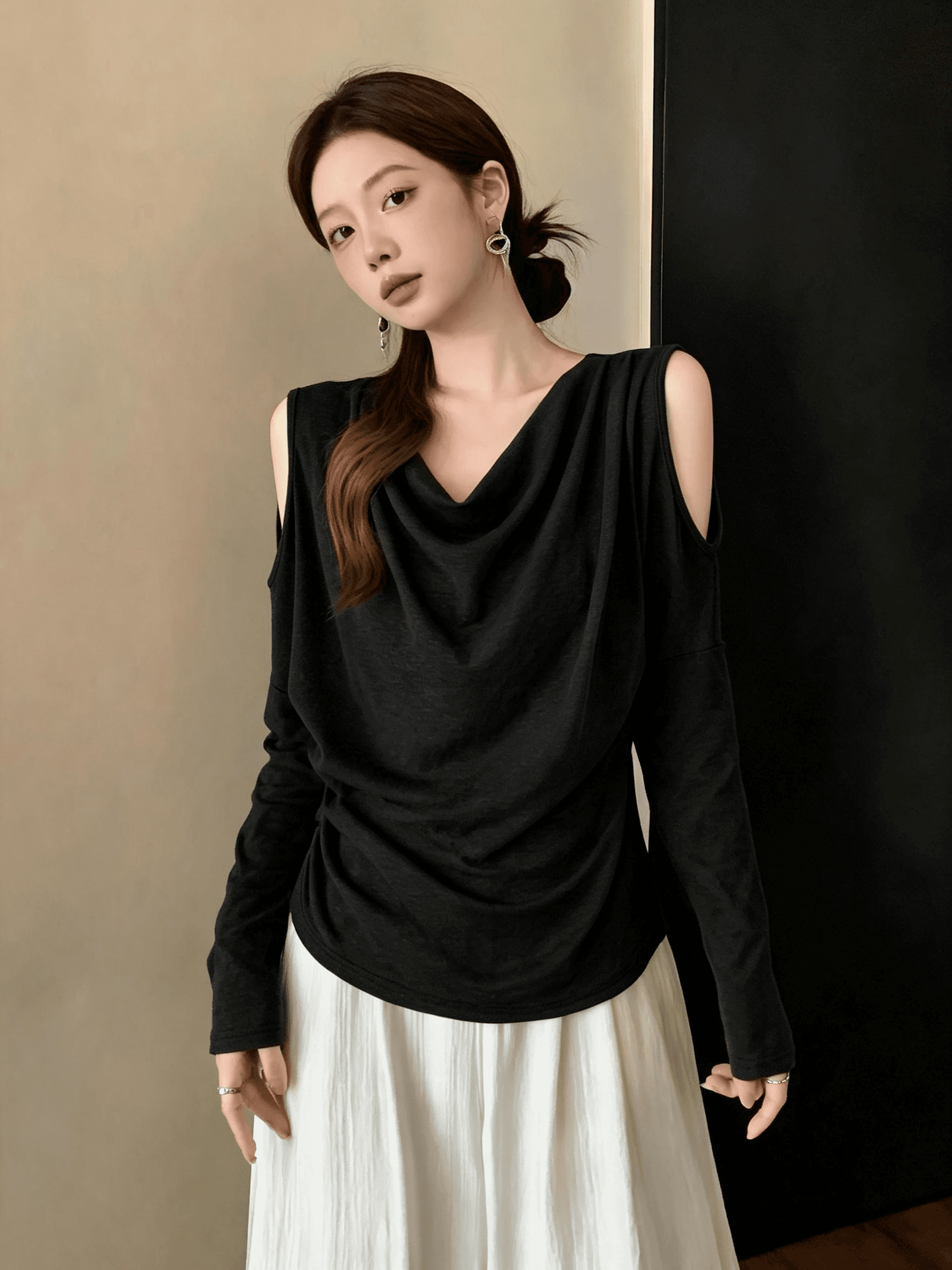 디자인 센스 긴팔 오프숄더 티셔츠 여성 가을 새로운 세련된 새기다 빈 칼라 작은 셔츠 외국 가스 슬림해 보이는 다용도 맨위 이미지 4