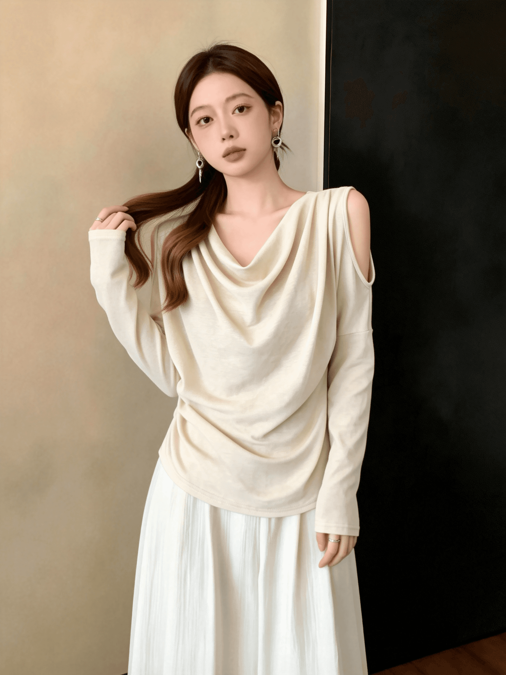 디자인 센스 긴팔 오프숄더 티셔츠 여성 가을 새로운 세련된 새기다 빈 칼라 작은 셔츠 외국 가스 슬림해 보이는 다용도 맨위 상세 이미지 4