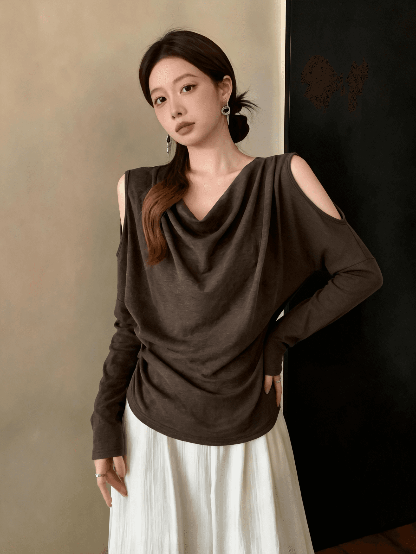 디자인 센스 긴팔 오프숄더 티셔츠 여성 가을 새로운 세련된 새기다 빈 칼라 작은 셔츠 외국 가스 슬림해 보이는 다용도 맨위 상세 이미지 5