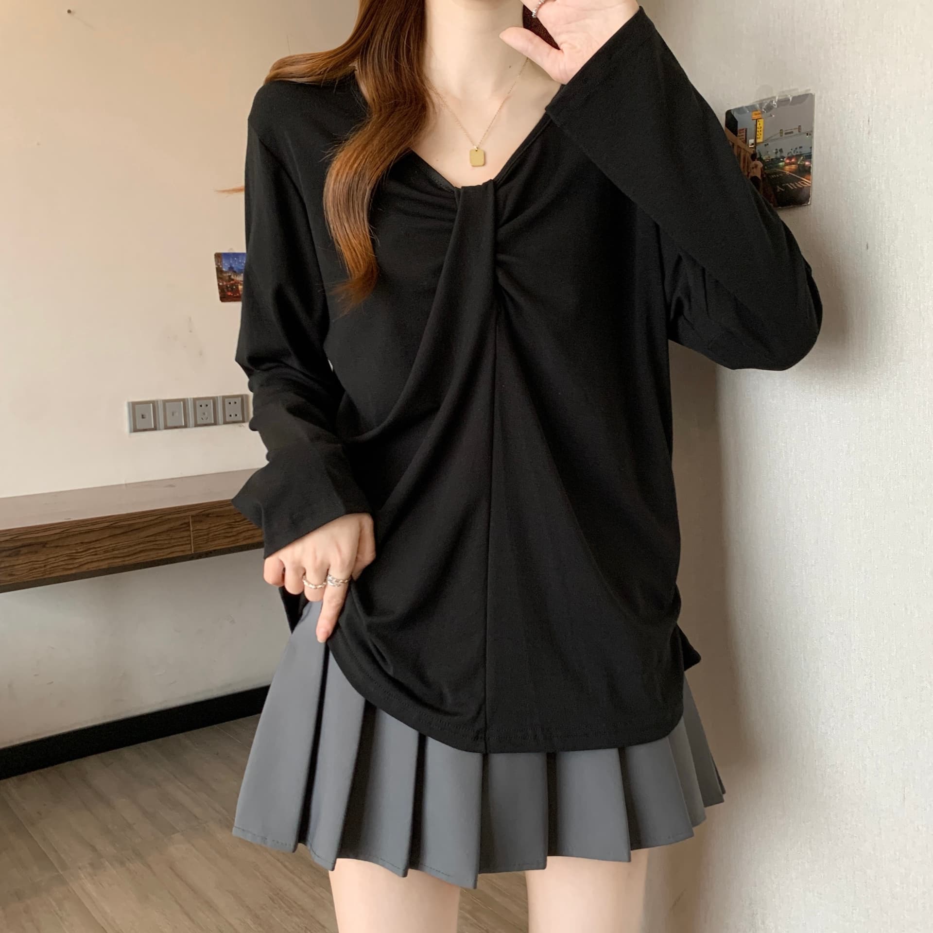 지방 mm 루즈핏 슬림해 보이는 매듭이 달린 V넥 긴팔 티셔츠 여성 레저 품격 긍정적 인 어깨 만나는 맨위 상세 이미지 22