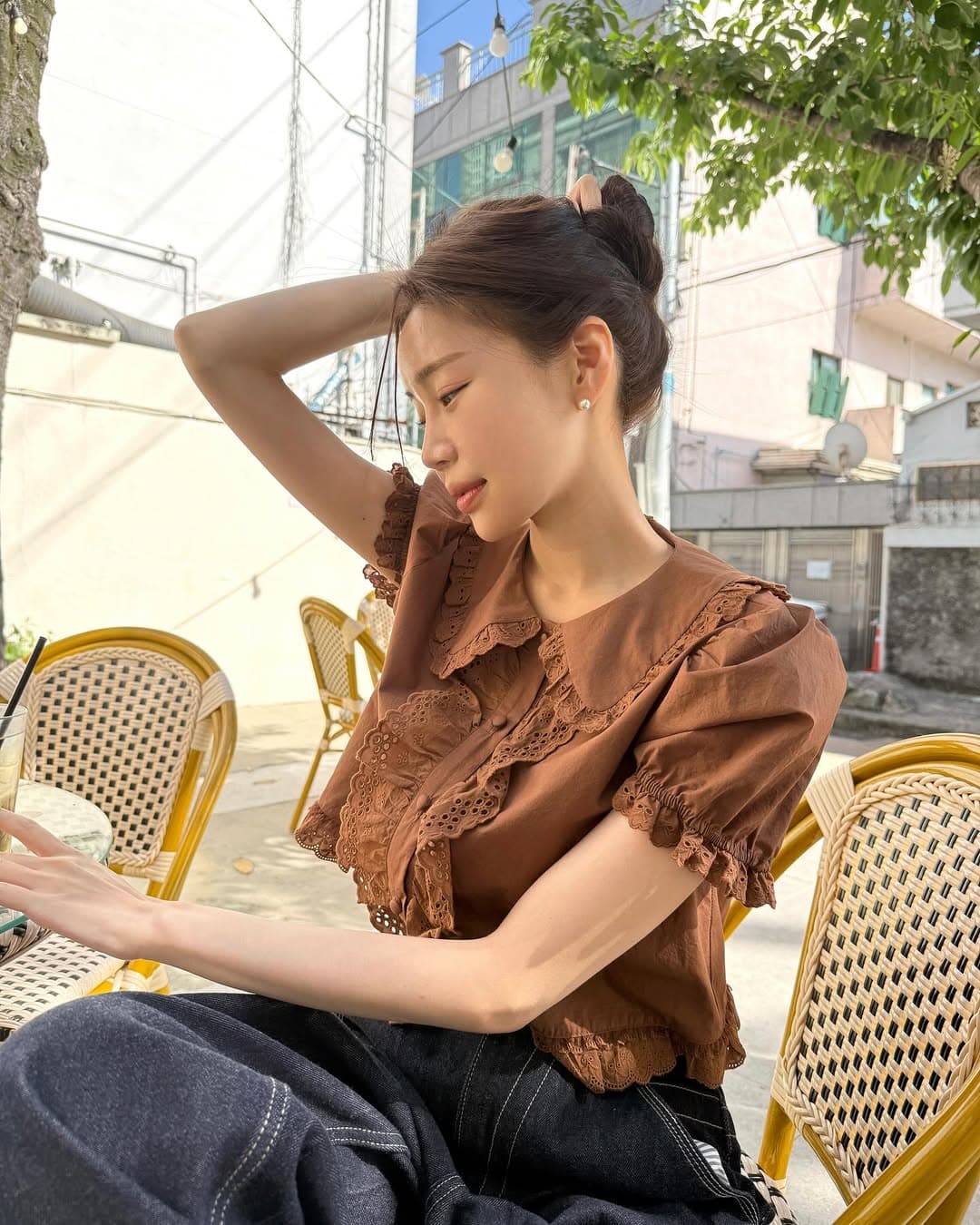 재고 있음 ins 프랑스식 차 인사이드 차 가스 Chic 맨위 루즈핏 디자인 센스 브라운 베이비 칼라 레이스 여성 셔츠 이미지 2