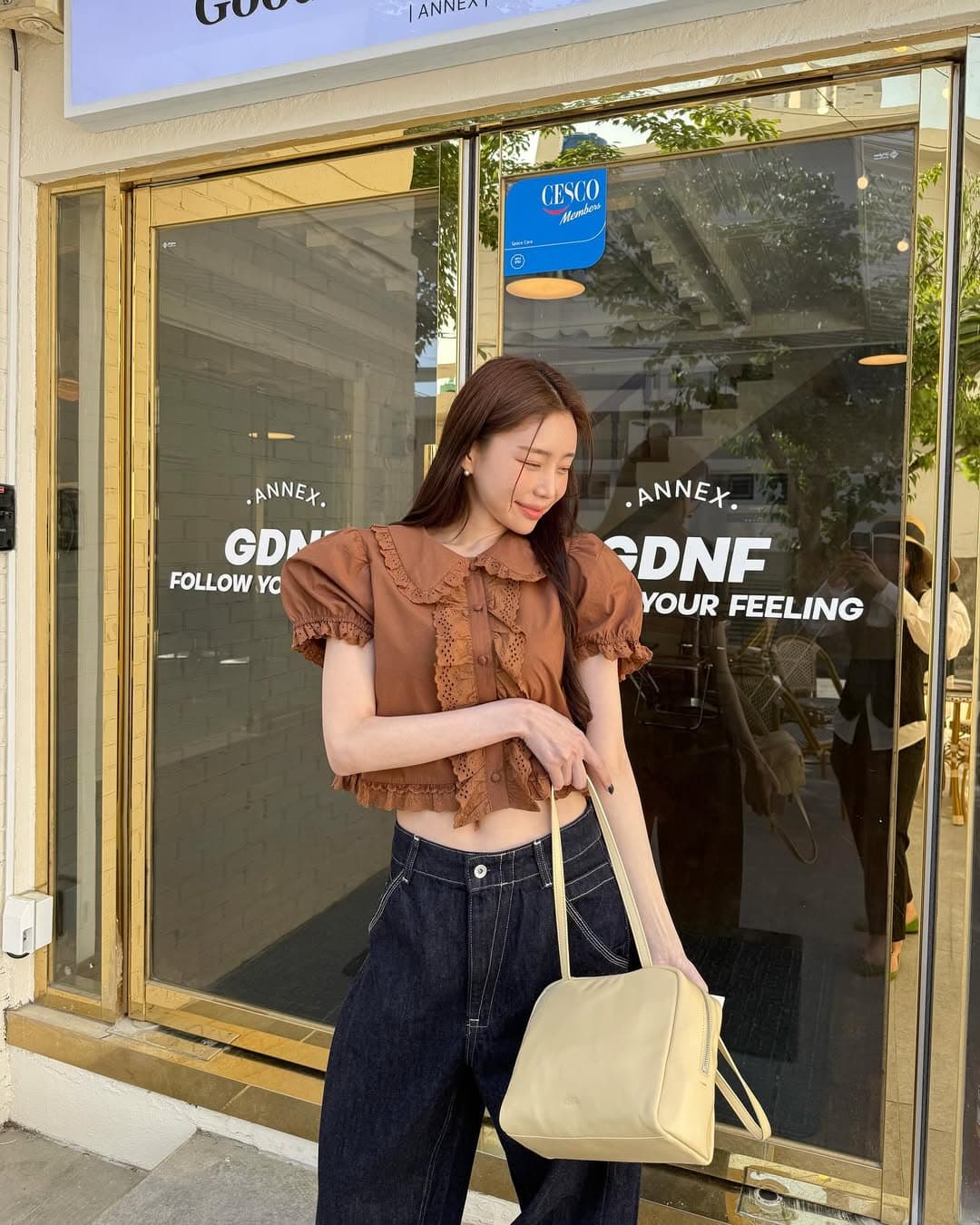 재고 있음 ins 프랑스식 차 인사이드 차 가스 Chic 맨위 루즈핏 디자인 센스 브라운 베이비 칼라 레이스 여성 셔츠 상세 이미지 3