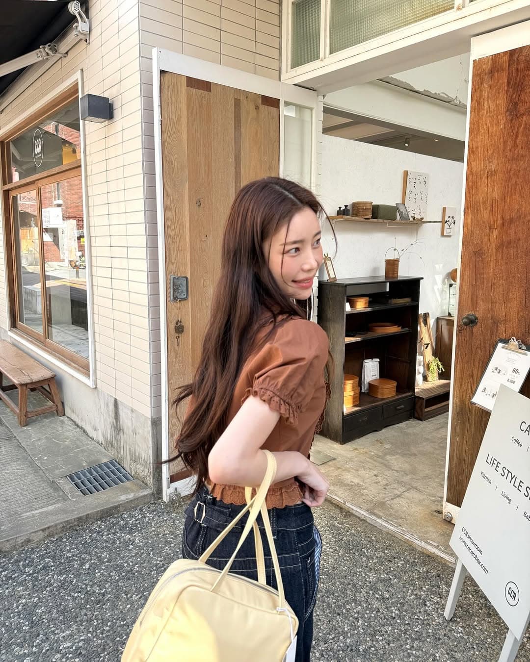 재고 있음 ins 프랑스식 차 인사이드 차 가스 Chic 맨위 루즈핏 디자인 센스 브라운 베이비 칼라 레이스 여성 셔츠 상세 이미지 10