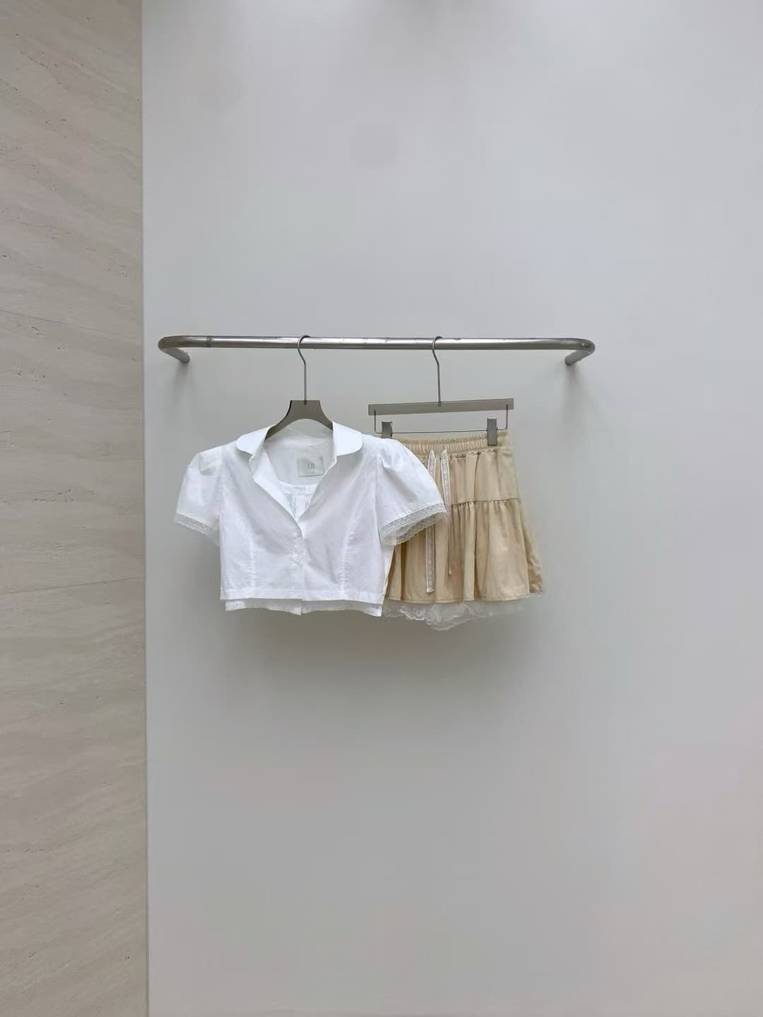 재고 있음 ins 한국 동대문 디자인 센스 연령 감소 거품 소매 레이스 조각 페이크 레이어드 다용도 쇼트 스타일 셔츠 상세 이미지 1