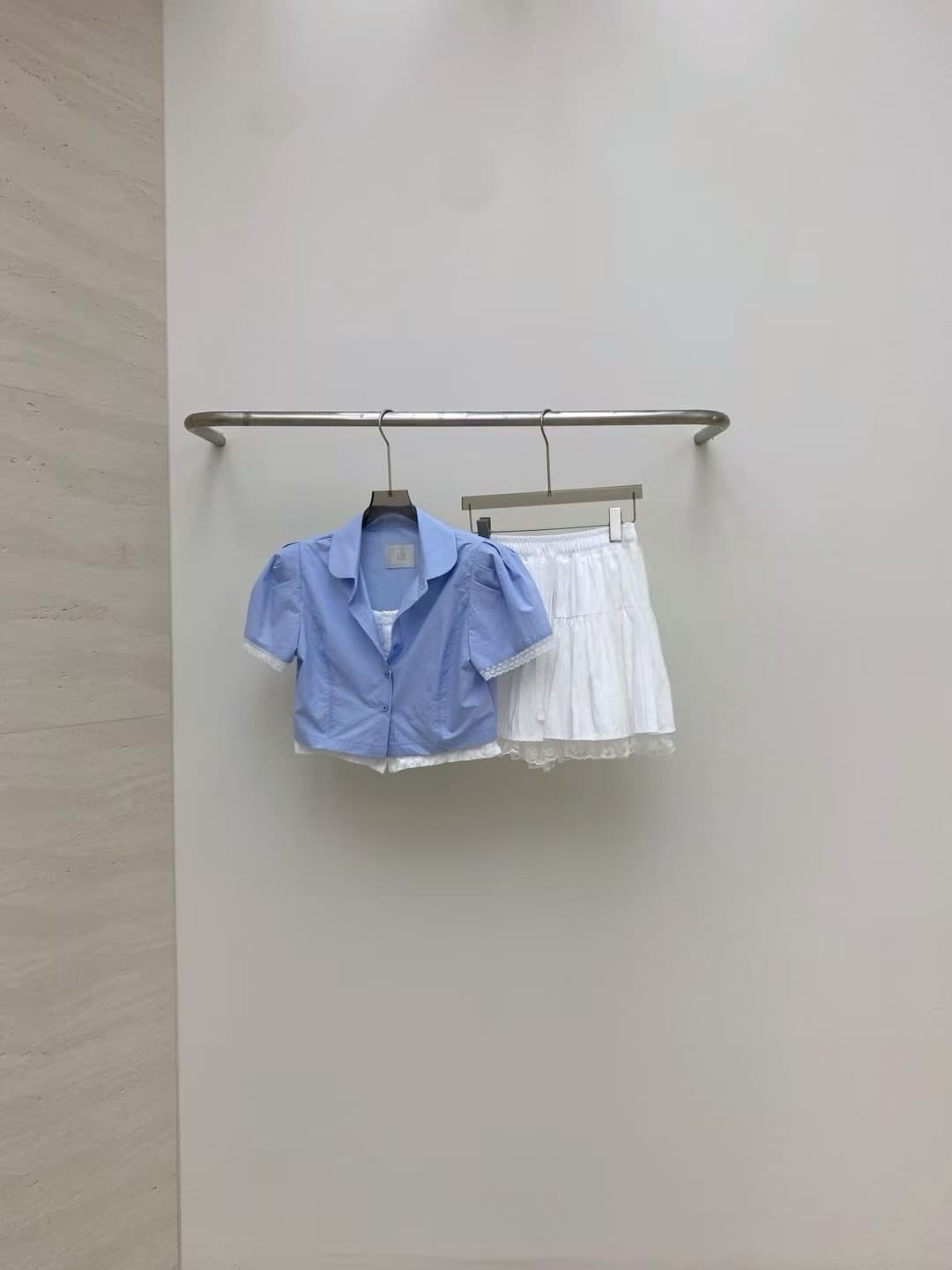 재고 있음 ins 한국 동대문 디자인 센스 연령 감소 거품 소매 레이스 조각 페이크 레이어드 다용도 쇼트 스타일 셔츠 상세 이미지 2