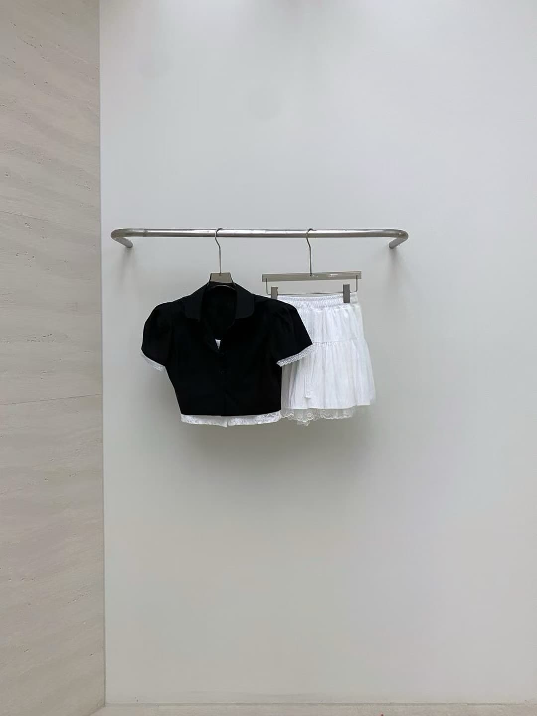 재고 있음 ins 한국 동대문 디자인 센스 연령 감소 거품 소매 레이스 조각 페이크 레이어드 다용도 쇼트 스타일 셔츠 상세 이미지 3