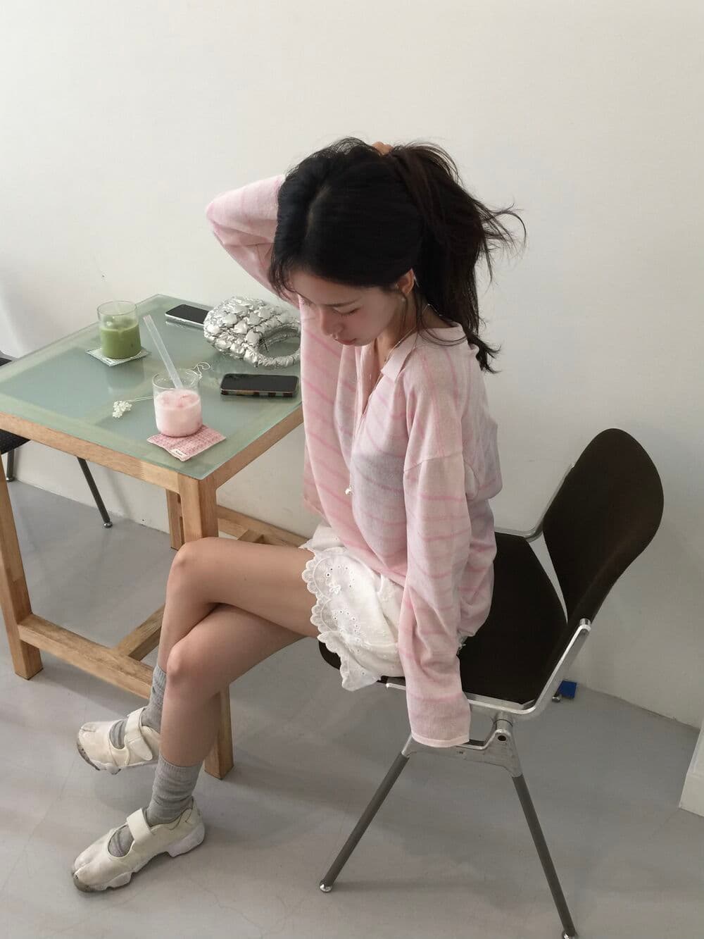 재고 있음 ins 레트로 배색 스트라이프 POLO 칼라 자외선 차단 니트 스웨터 여성 루즈핏 캐주얼 느긋한 센스 맨위 상세 이미지 5