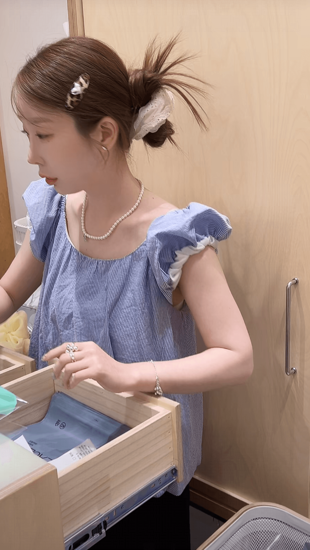 재고 있음 ins 한국 작은 대중 디자인 스트라이프 여름 한 부서 연령 감소 Chic Feifei 소매 인형 셔츠 상세 이미지 13