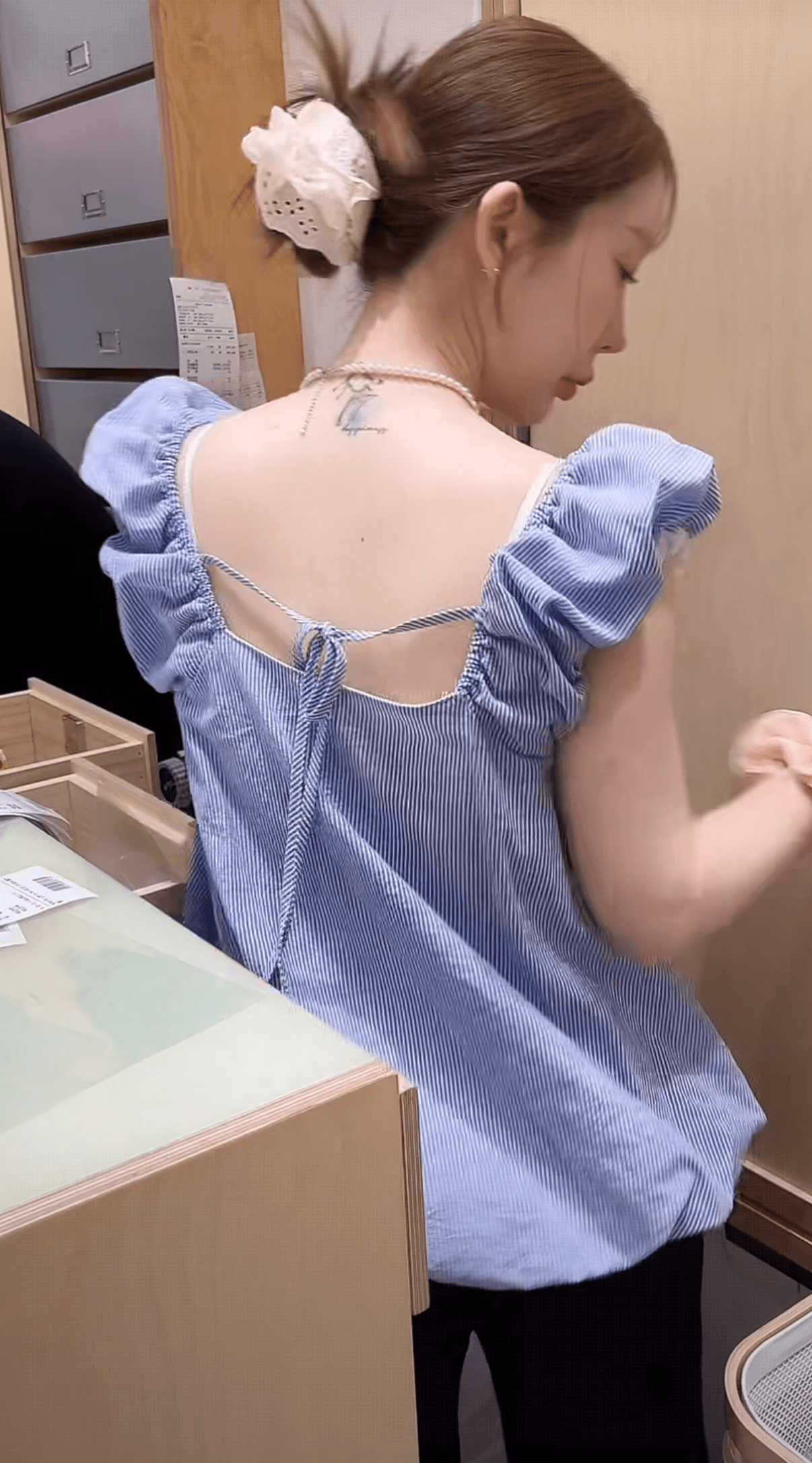 재고 있음 ins 한국 작은 대중 디자인 스트라이프 여름 한 부서 연령 감소 Chic Feifei 소매 인형 셔츠 상세 이미지 14