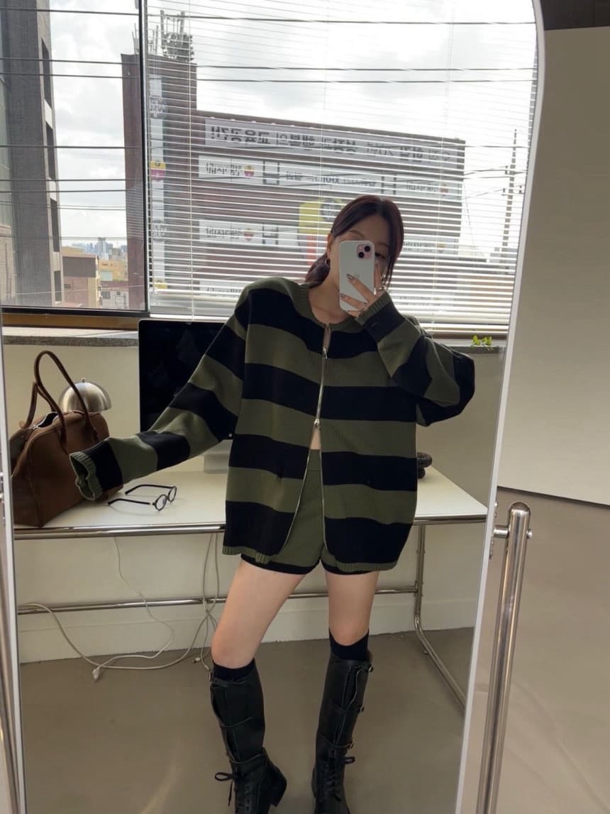 재고 있음 ins 한국 동대문 배색 스트라이프 찢어진 부분 디자인 센스 루즈핏 느긋한 스웨터 코트 반바지 세트 상세 이미지 20