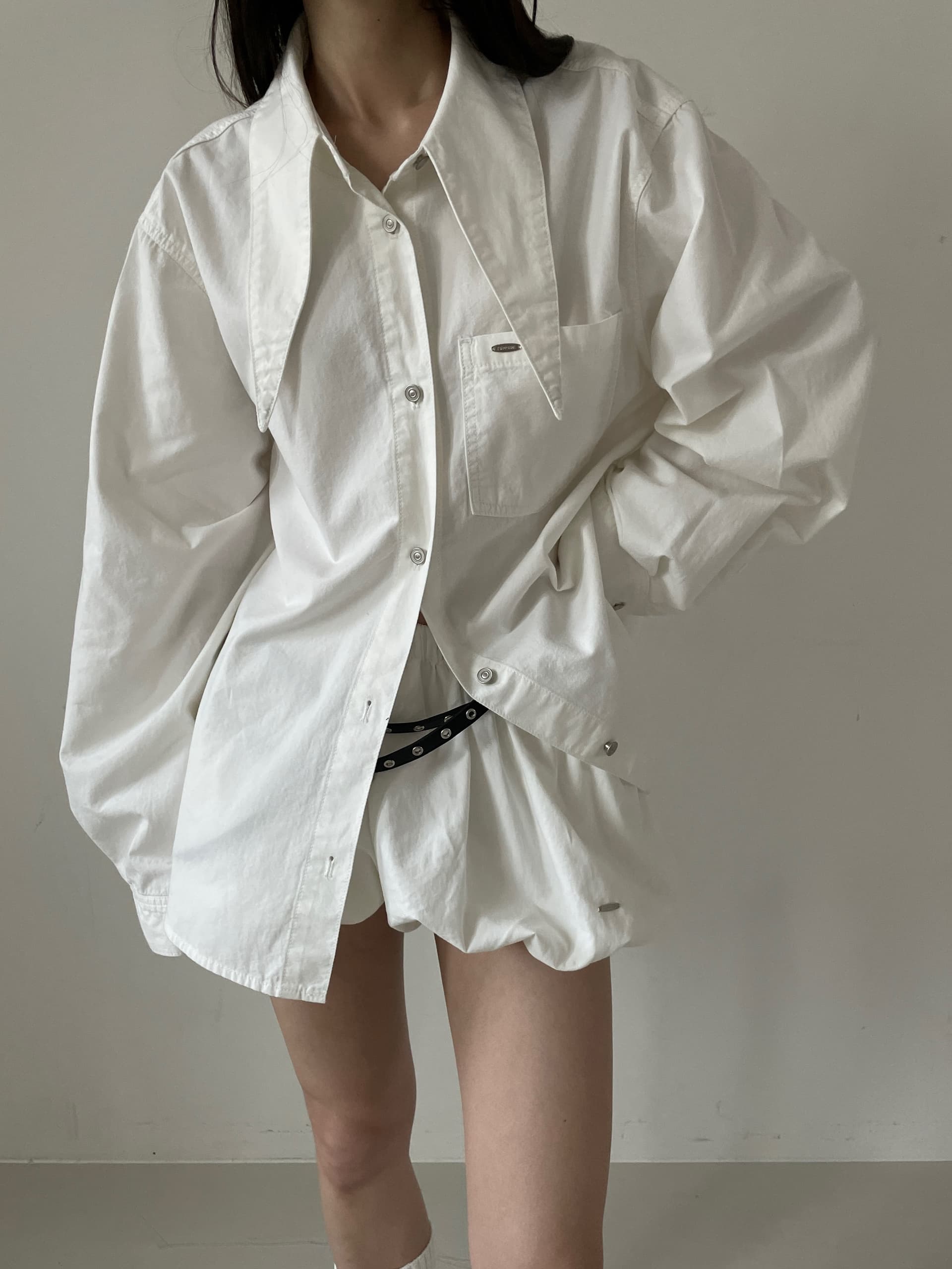 재고 있음 ins 한국 동대문 봄 여름 세련된 좋은 고급 센스 셔츠 포인터 포인터 칼라 짧은 치마바지 세트 상세 이미지 12