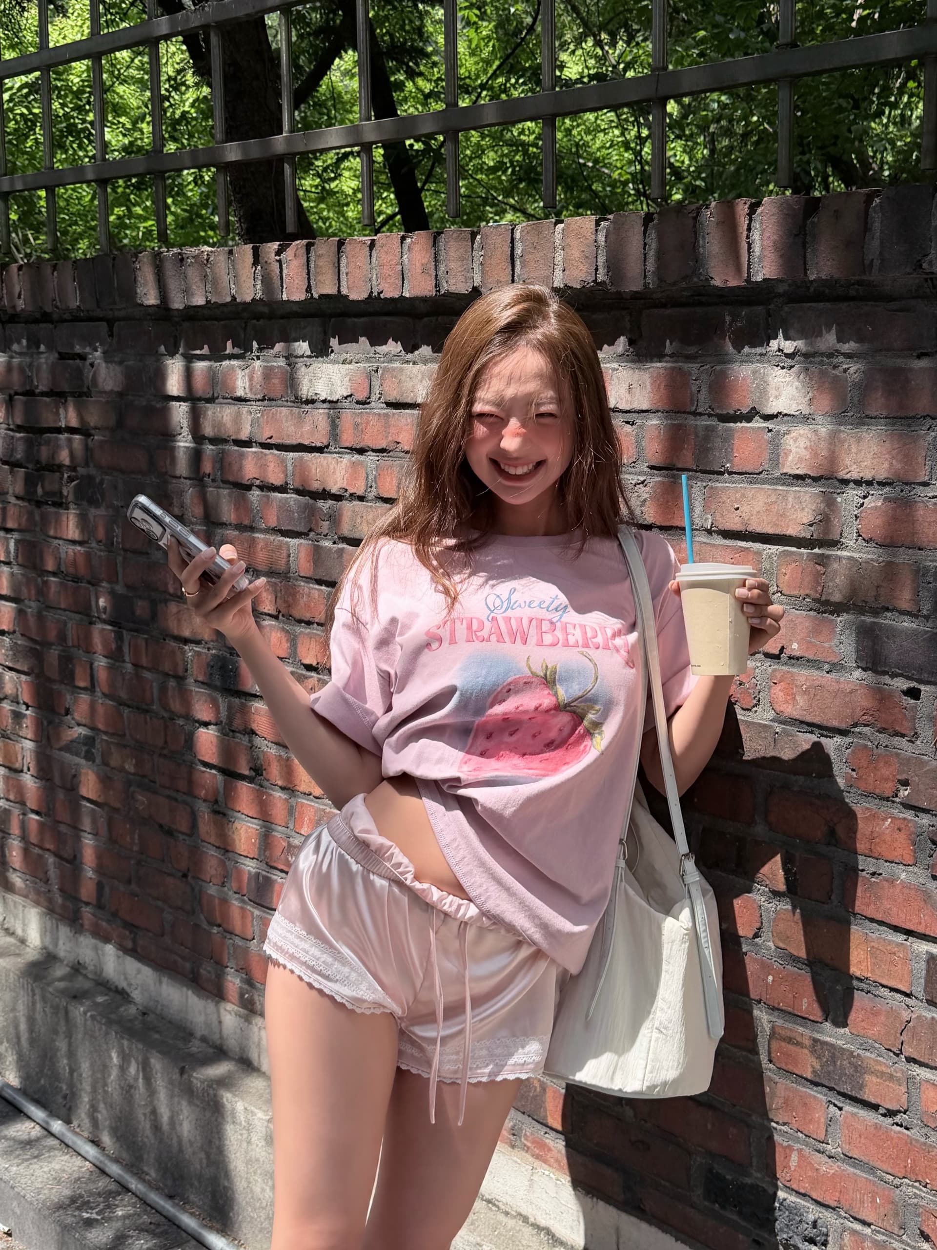 재고 있음 보 주님 같은 단락 장난기 넘치는 레트로 딸기 프린트 티셔츠 루즈핏 순면 워싱 작은 대중 분말 보라색 반팔 상세 이미지 4