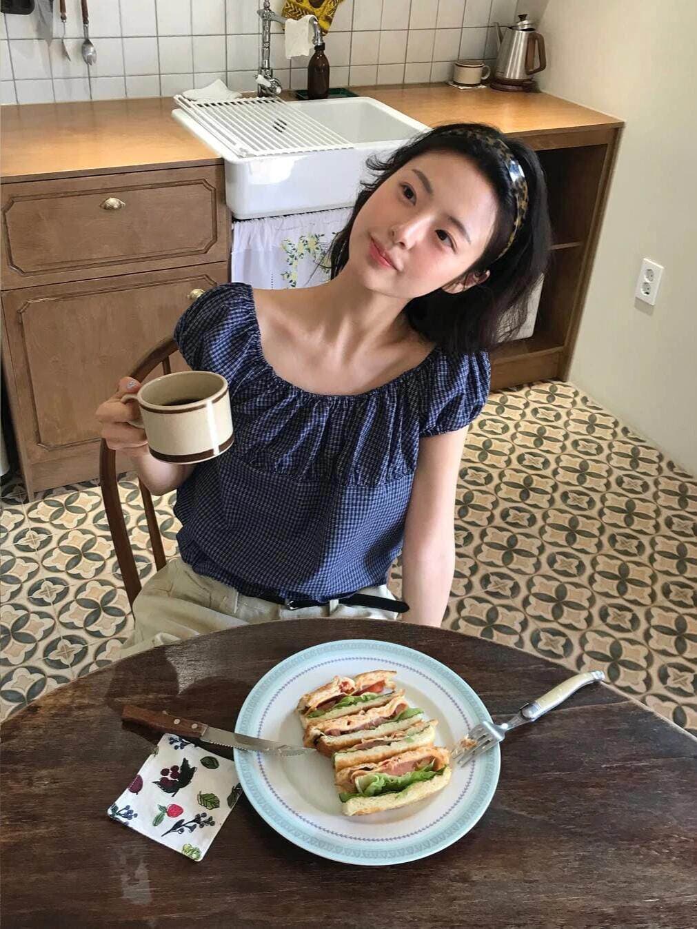 렌 민 장 후이 원자바오 같은 단락 레트로 보트넥 체크무늬 달콤함 거품 소매 셔츠 반팔 맨위 여성 상세 이미지 5