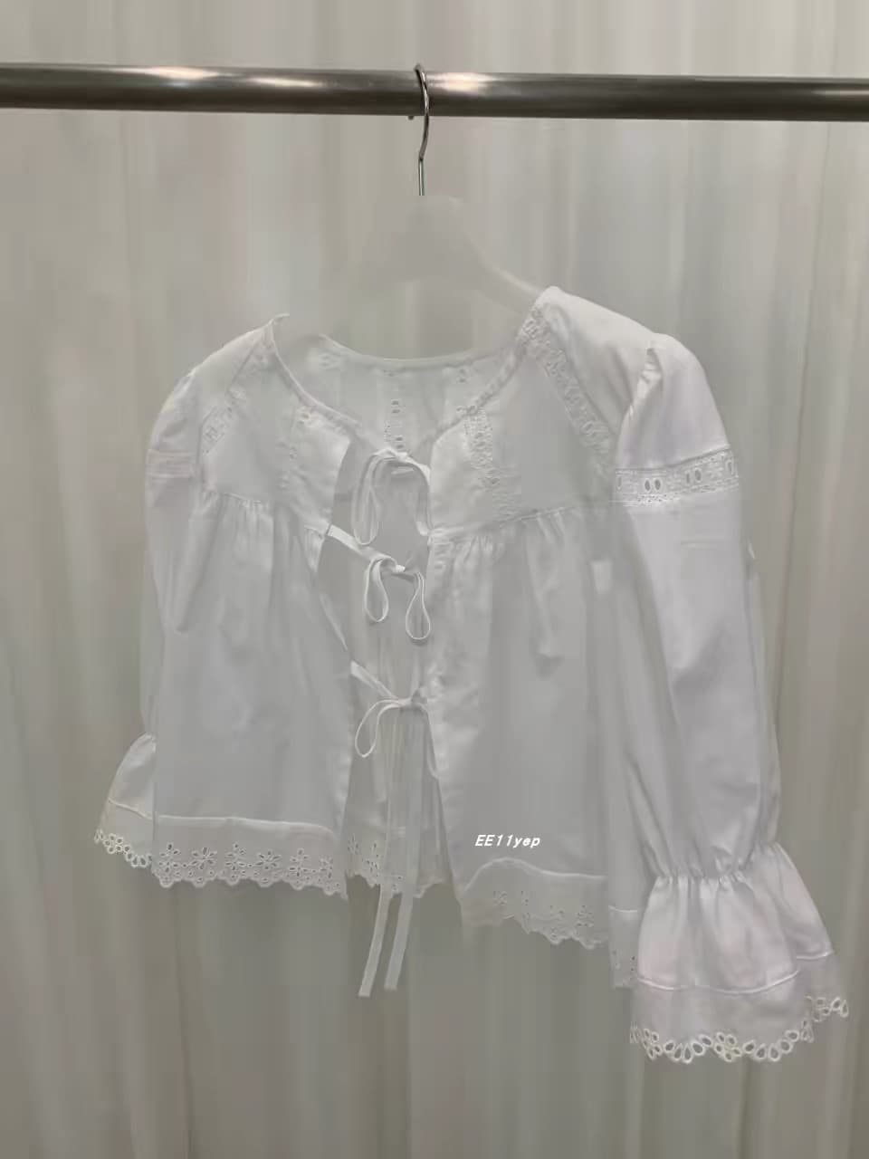 재고 있음 한국 동대문 구매 미니멀리즘 홀로우 아웃 나팔 소매 이전 레이스업 여성 셔츠 상세 이미지 1