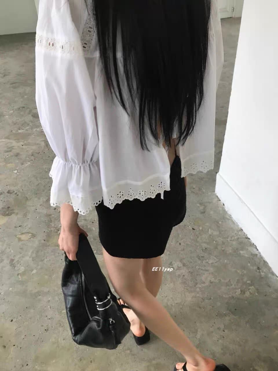 재고 있음 한국 동대문 구매 미니멀리즘 홀로우 아웃 나팔 소매 이전 레이스업 여성 셔츠 상세 이미지 5