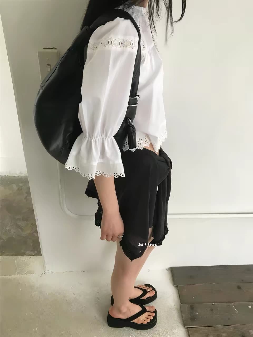 재고 있음 한국 동대문 구매 미니멀리즘 홀로우 아웃 나팔 소매 이전 레이스업 여성 셔츠 상세 이미지 7