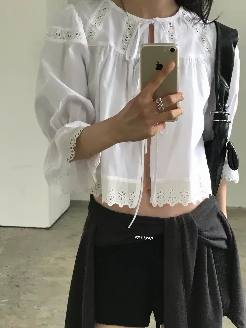 재고 있음 한국 동대문 구매 미니멀리즘 홀로우 아웃 나팔 소매 이전 레이스업 여성 셔츠 상세 이미지 16