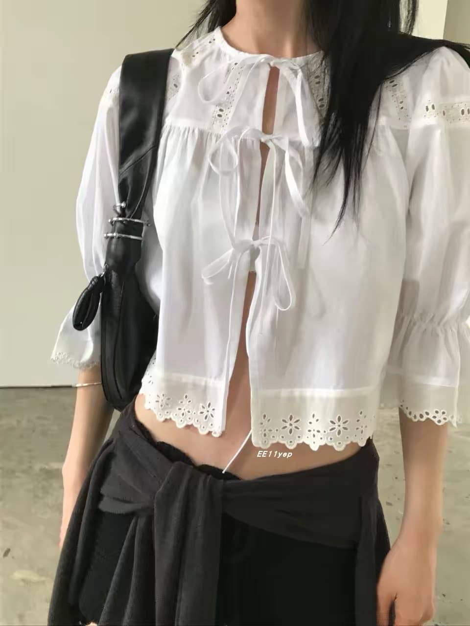 재고 있음 한국 동대문 구매 미니멀리즘 홀로우 아웃 나팔 소매 이전 레이스업 여성 셔츠 상세 이미지 19