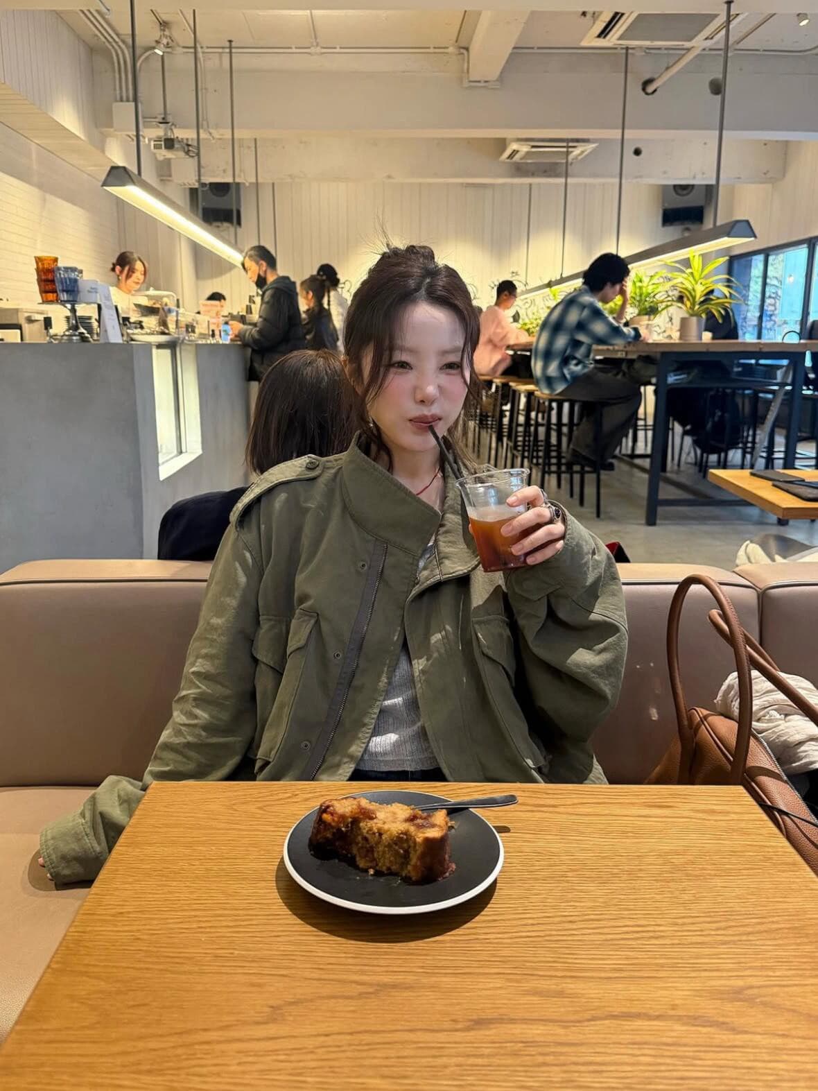 재고 있음 이른 가을 새로운 26 레트로 루즈핏 캐주얼 스탠드 칼라 중간 길이 워크웨어 바람막이 재킷 여성 코트 상세 이미지 15
