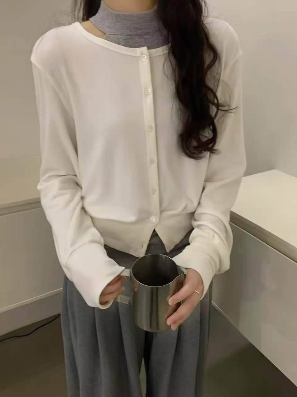 재고 있음 한 부서 행침 목 오프숄더 조끼 싱글 줄 버튼 긴팔 작은 셔츠 여성 2026 년 이른 가을 패션 투피스 세트 상세 이미지 3