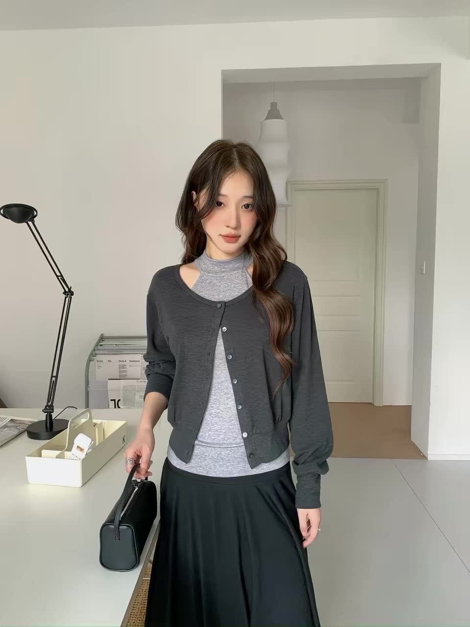 재고 있음 한 부서 행침 목 오프숄더 조끼 싱글 줄 버튼 긴팔 작은 셔츠 여성 2026 년 이른 가을 패션 투피스 세트 상세 이미지 8