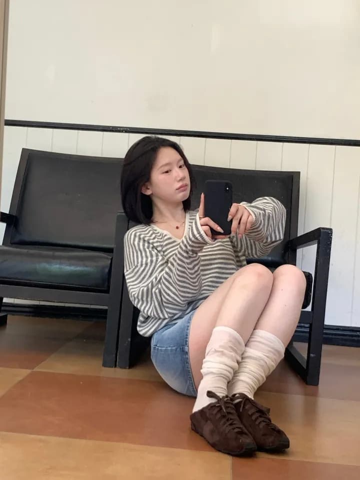 한국 동대문 2026 년 가을 새로운 작은 대중 패치워크 색상 스트라이프 V넥 루즈핏 니트 스웨터 상세 이미지 47