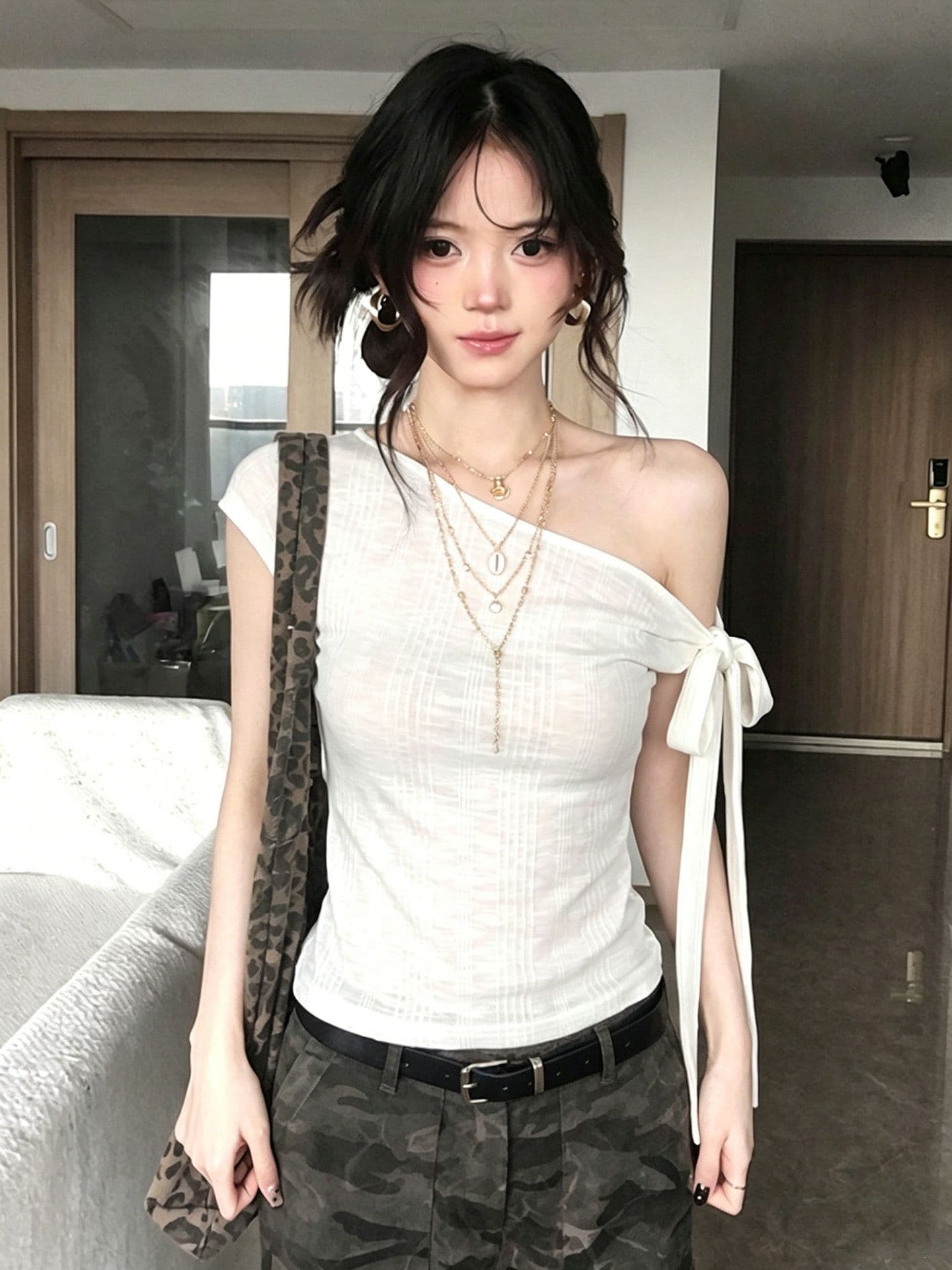 2026 비스듬한 어깨 레이스업 반팔 티셔츠 여름 새로운 프랑스식 착용 가져 가라. Chic 맨위 상세 이미지 2
