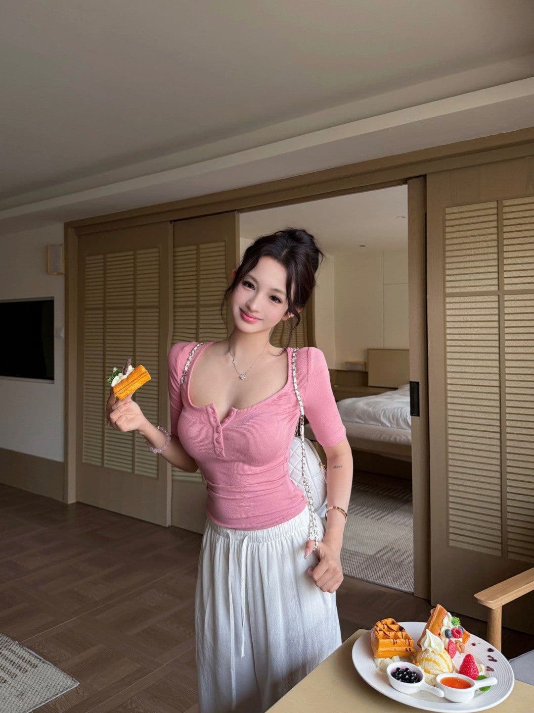 2026 핑크색 u 칼라 헨리 버클 티셔츠 여성 여름 신축성 몸매 가꾸기 섹시함 쇼트 스타일 맨위 상세 이미지 14
