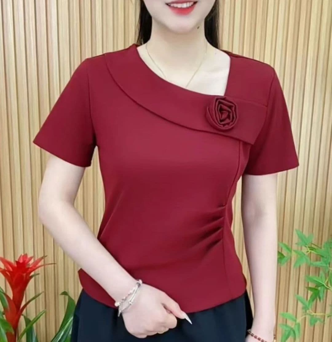 2026 여름 새로운 비스듬한 칼라 디자인 센스 패션 허리 수축 반소매 슬림해 보이는 반팔 티셔츠 맨위 여성 이미지 2