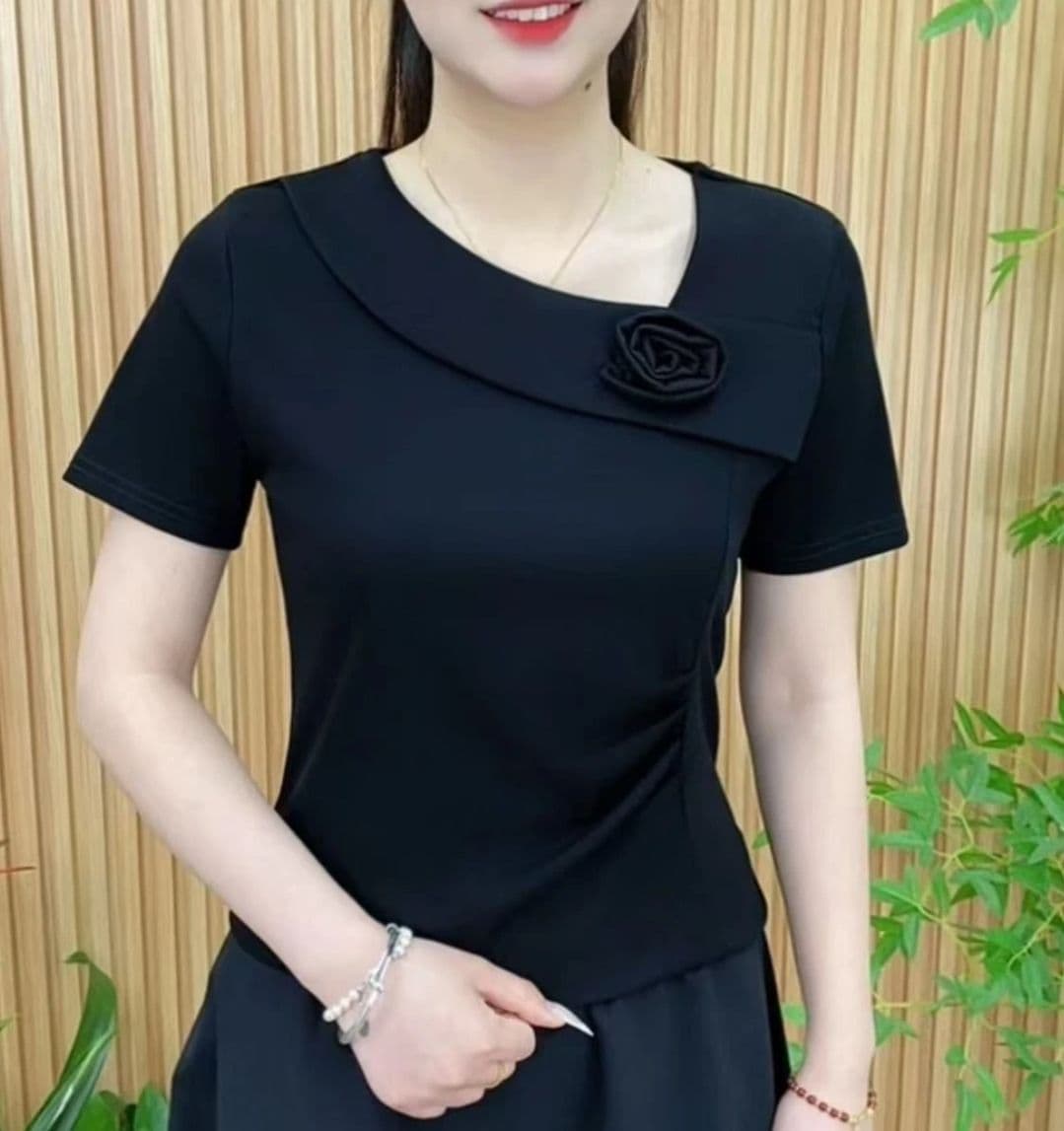 2026 여름 새로운 비스듬한 칼라 디자인 센스 패션 허리 수축 반소매 슬림해 보이는 반팔 티셔츠 맨위 여성 상세 이미지 5