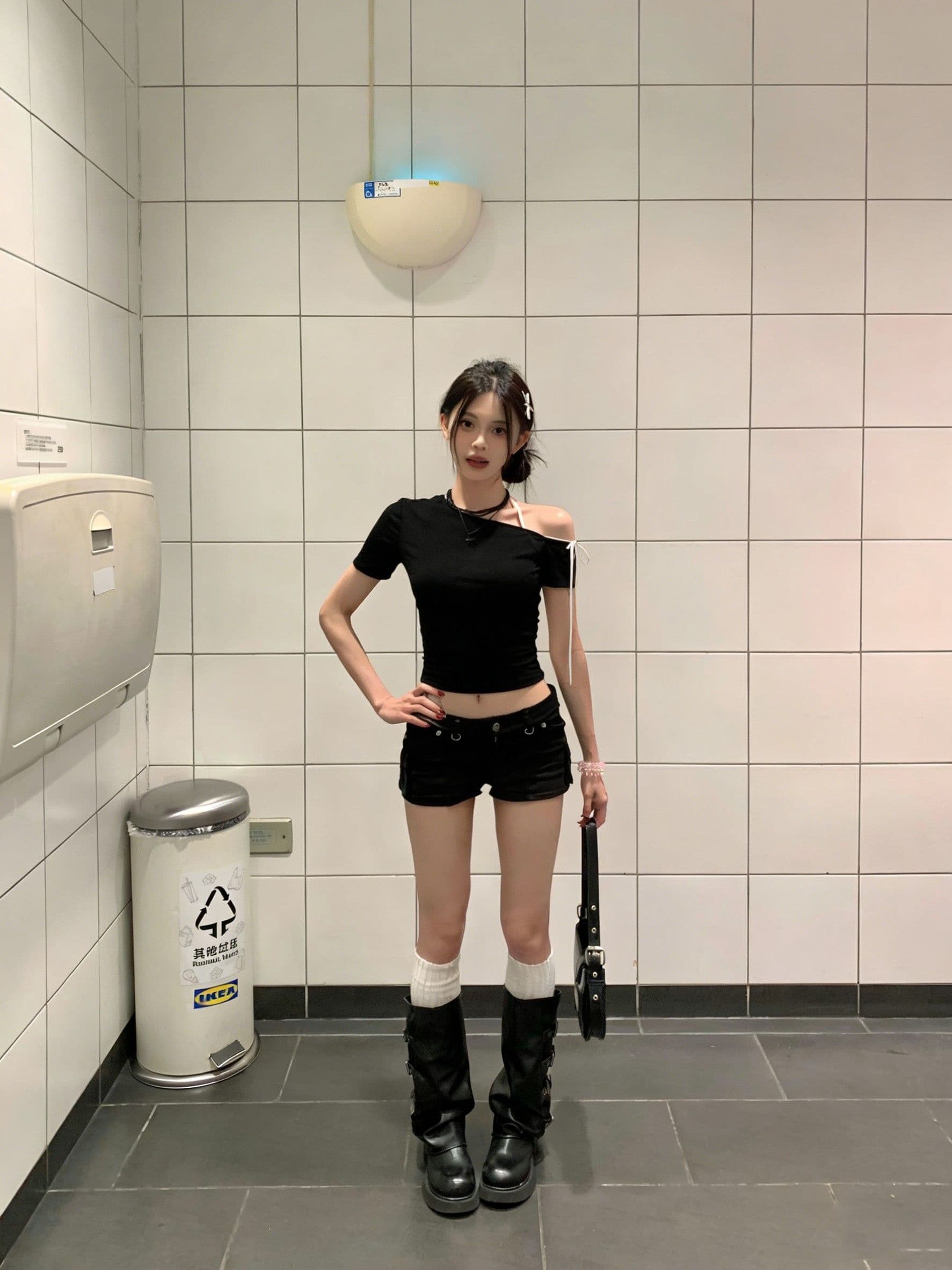 2026 핫걸 비스듬한 어깨 반팔 티셔츠 여성 여름 디자인 센스 검정색 달콤한 매운맛 맨위 상세 이미지 1