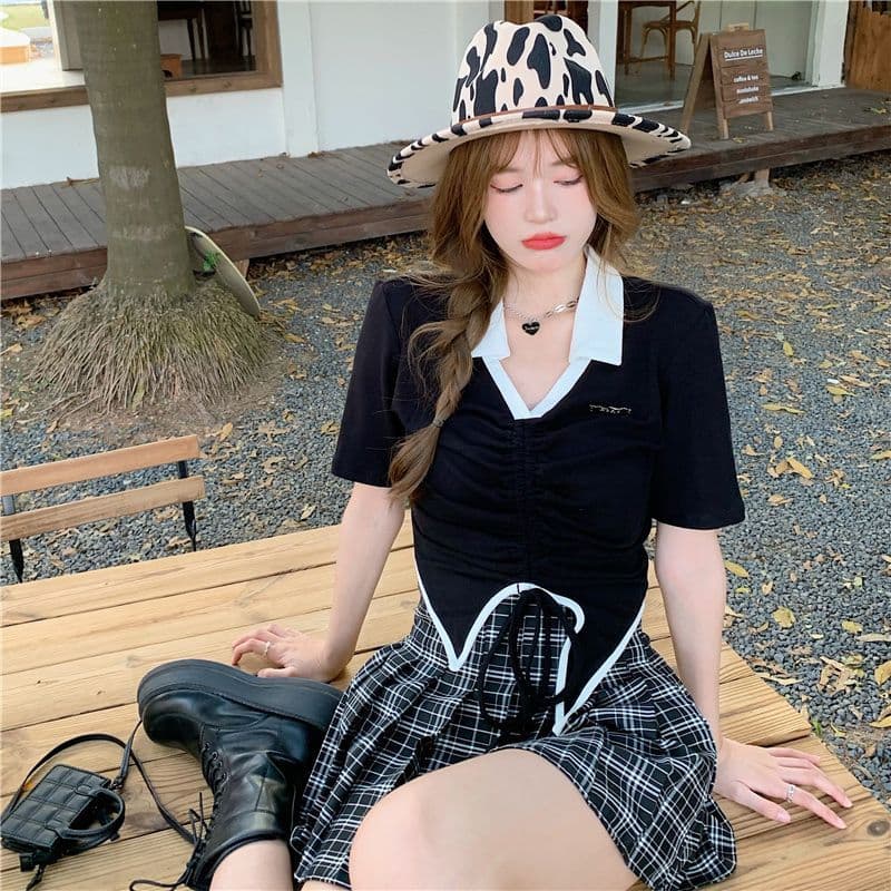 2026 POLO 칼라 반팔 티셔츠 여성 디자인 센스 작은 대중 지방 mm 검정색 슬림해 보이는 불규칙 펌프 로프 맨위