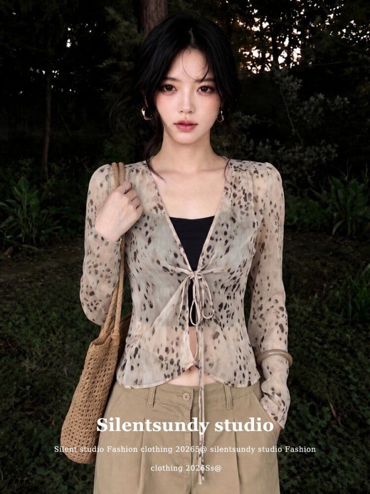 2026 있음 가슴 패드 레오파드 무늬 V넥 긴팔 레이스업 여성 셔츠 허리 수축 여름 착용 가져 가라. 디자인 센스 품격 맨위