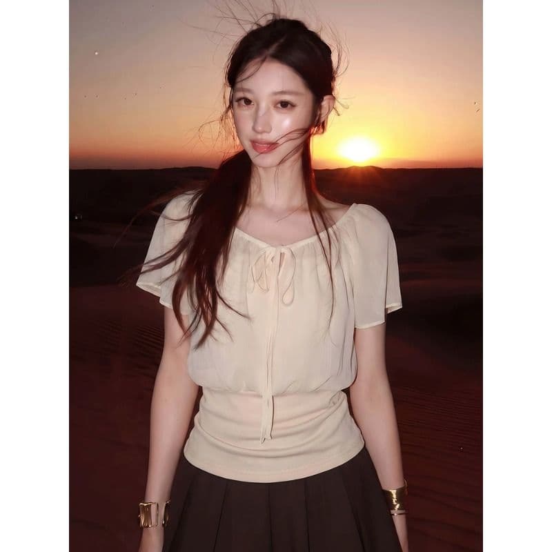 2026 얕은 살구 색상 페이크 레이어드 패치워크 레이스업 V넥 연꽃 잎 소매 여성 셔츠 품격 맨위
