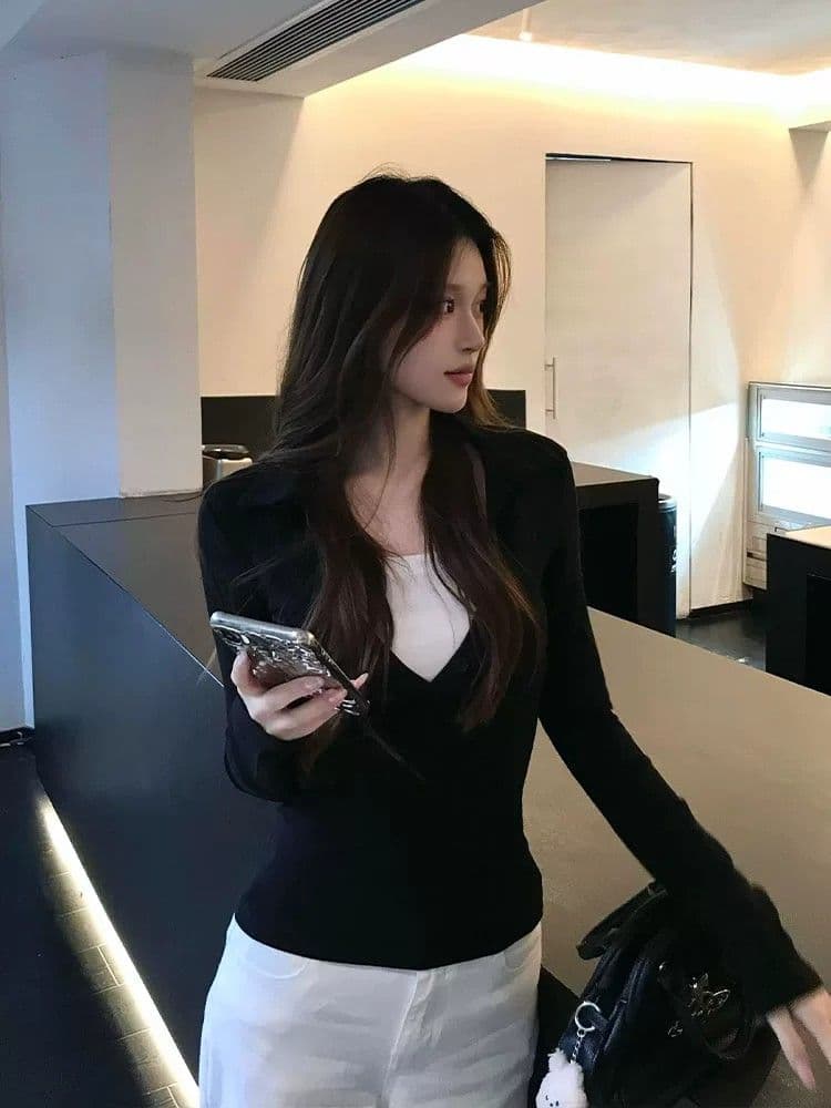 2026 아메리칸 핫걸 페이크 레이어드 V넥 긴팔 티셔츠 여성 인사이드 가져 가라. 기본 셔츠 몸매 가꾸기 허리 수축 맨위 상세 이미지 2