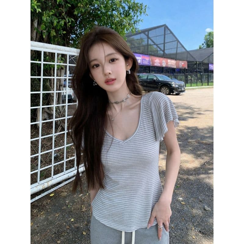 2026 여름 품격 한 부서 V넥 회색 스트라이프 몸매 가꾸기 슬림해 보이는 티셔츠 디자인 센스 맨위 이미지 3