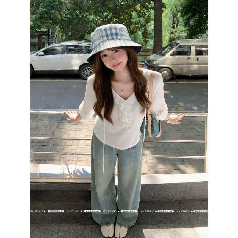 2026 가을 V넥 프릴 화이트 긴팔 티셔츠 한 부서 디자인 센스 슬림해 보이는 작은 셔츠 이미지 3
