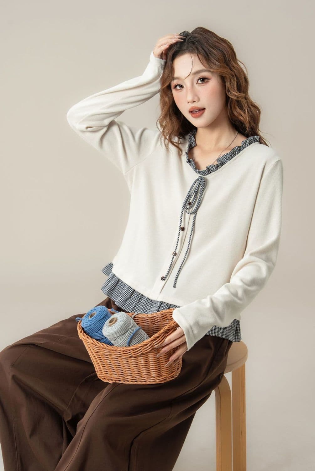 2026 가을 겨울 새로운 레이스업 V넥 한 부서 체크무늬 프릴 페이크 레이어드 패치워크 긴팔 티셔츠 맨위 상세 이미지 6