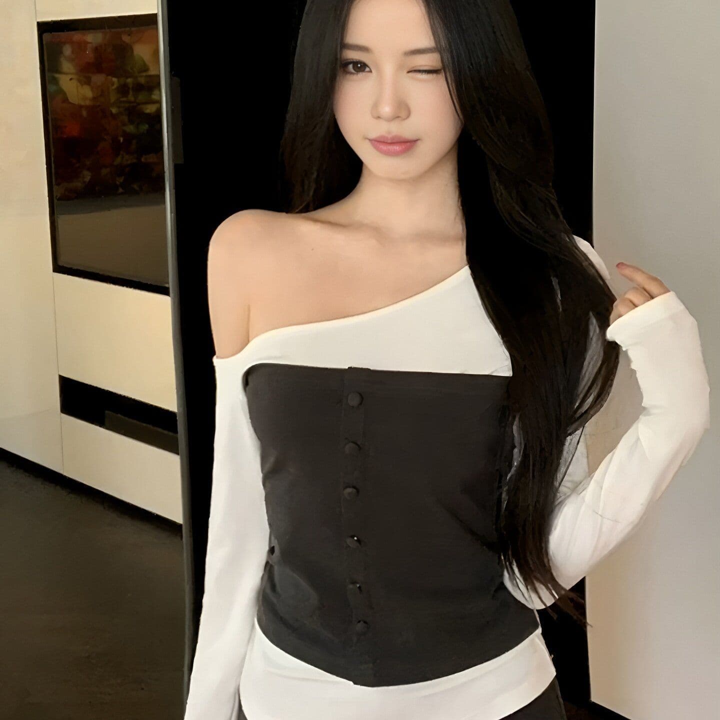 2026 한 스타일 비스듬한 어깨 페이크 레이어드 배색 긴팔 티셔츠 여성 여름 몸매 가꾸기 슬림해 보이는 기본 셔츠 맨위 상세 이미지 3
