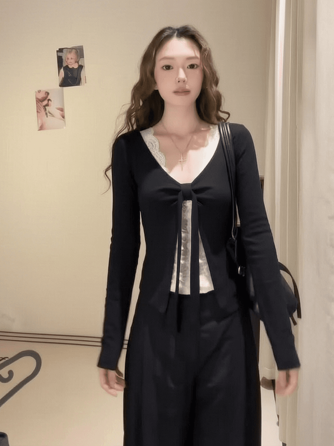 2026 배색 V넥 스트랩 레이스 조각 긴팔 티셔츠 여성 가을 몸매 가꾸기 슬림해 보이는 인사이드 가져 가라. 쇼트 스타일 맨위
