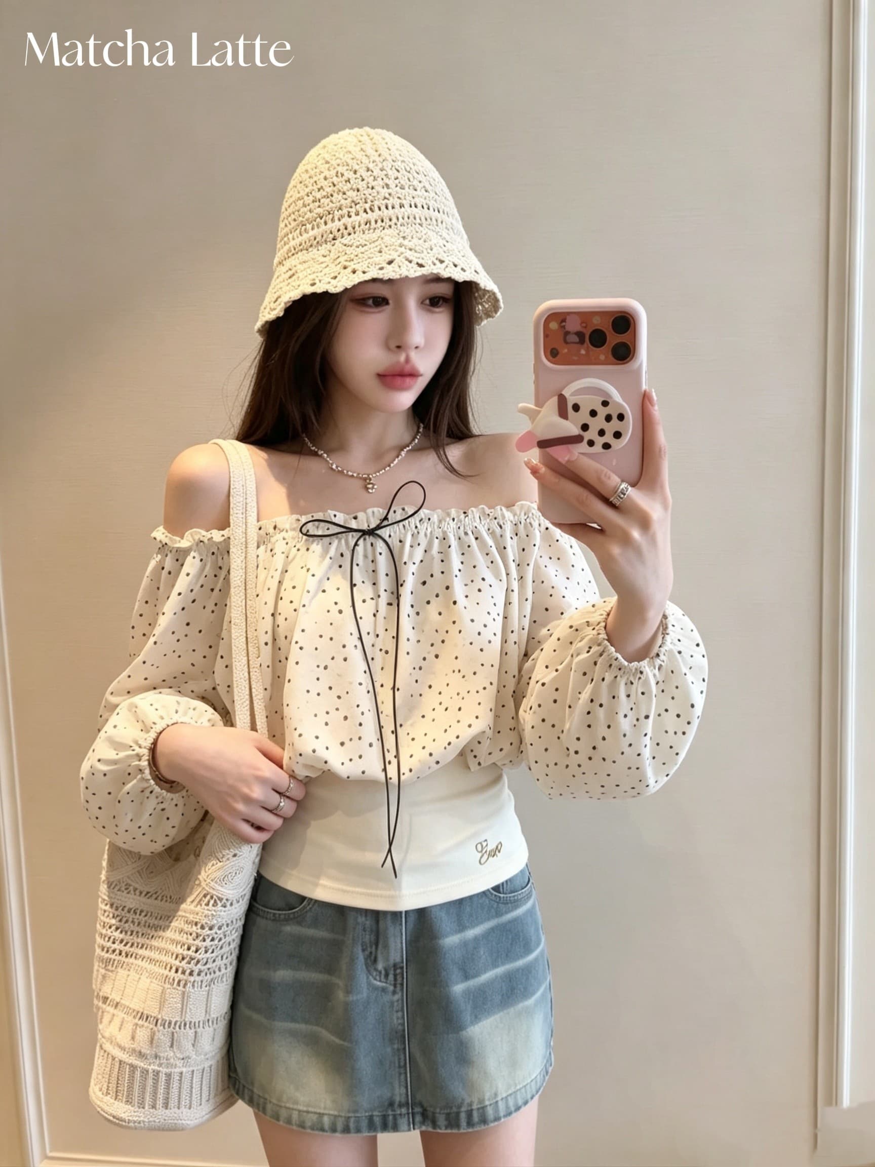 오프숄더 베이지 색 도트 무늬 맨위 긴팔 여성 이른 가을 허리 수축 다용도 부드러운 달콤함 셔츠 슬림해 보이는 오프숄더 티셔츠 상세 이미지 5