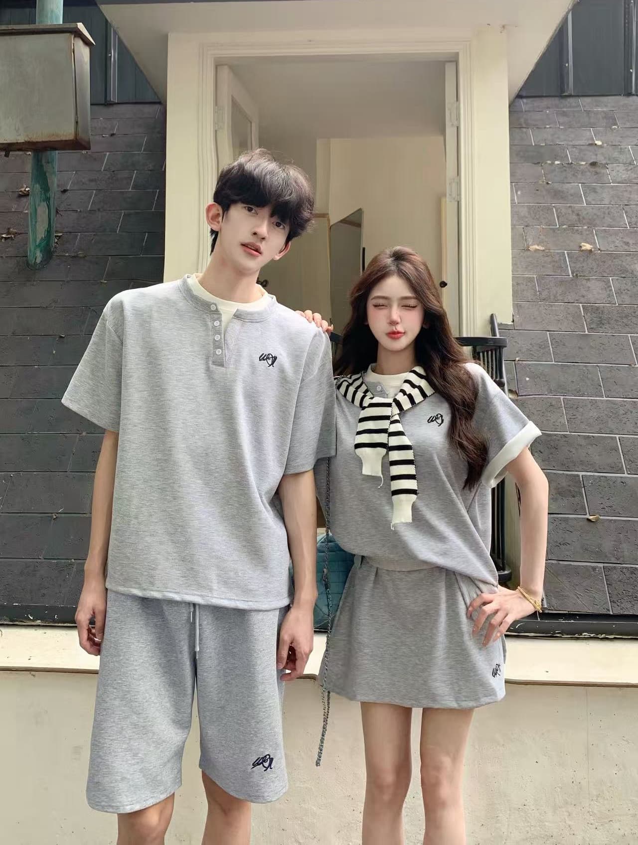 실사 캐주얼 운동복 세트 여성 여름 학생 한국 스타일 패션 반팔 미니 스커트 투피스 세트 커플룩 이미지 2