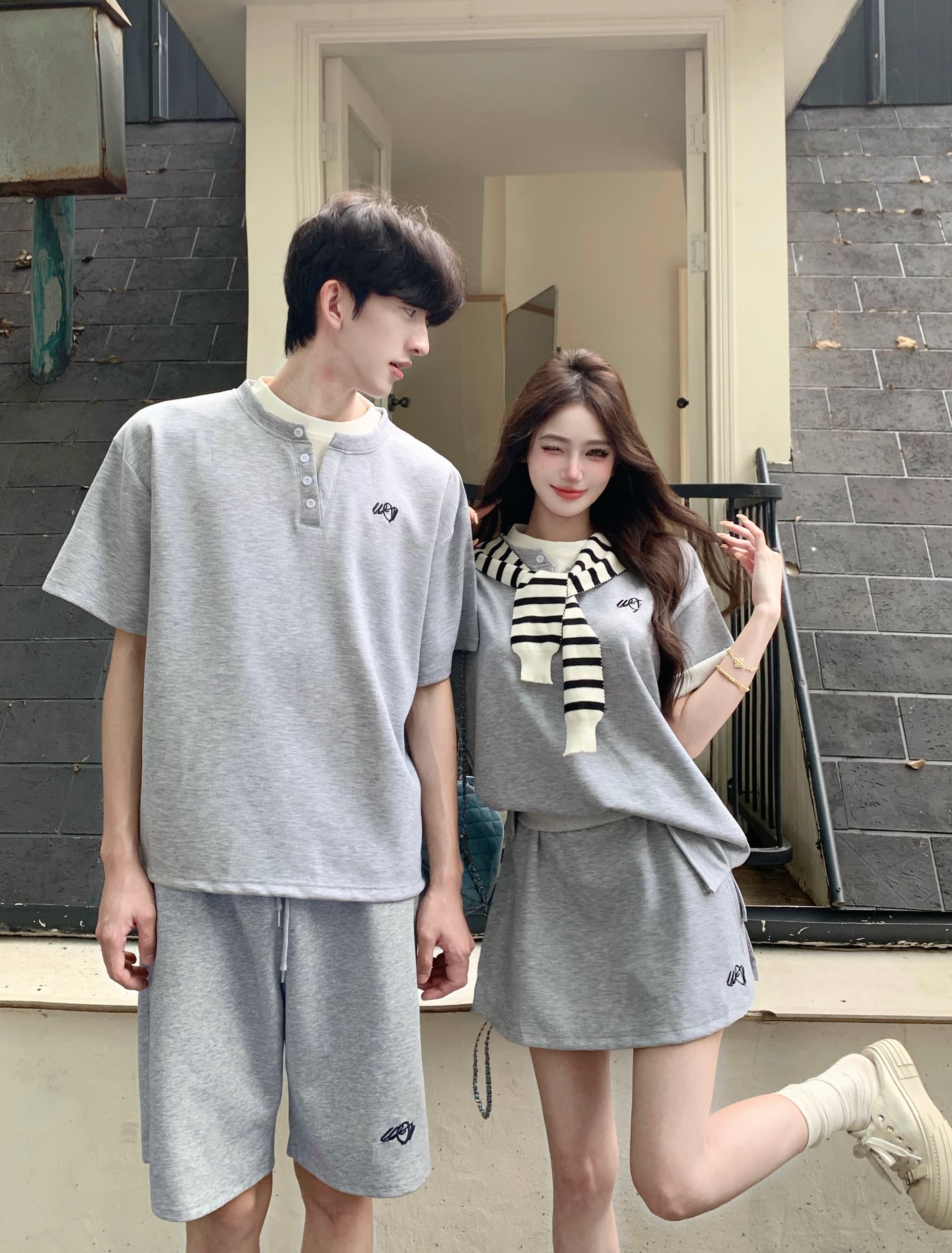 실사 캐주얼 운동복 세트 여성 여름 학생 한국 스타일 패션 반팔 미니 스커트 투피스 세트 커플룩 이미지 4