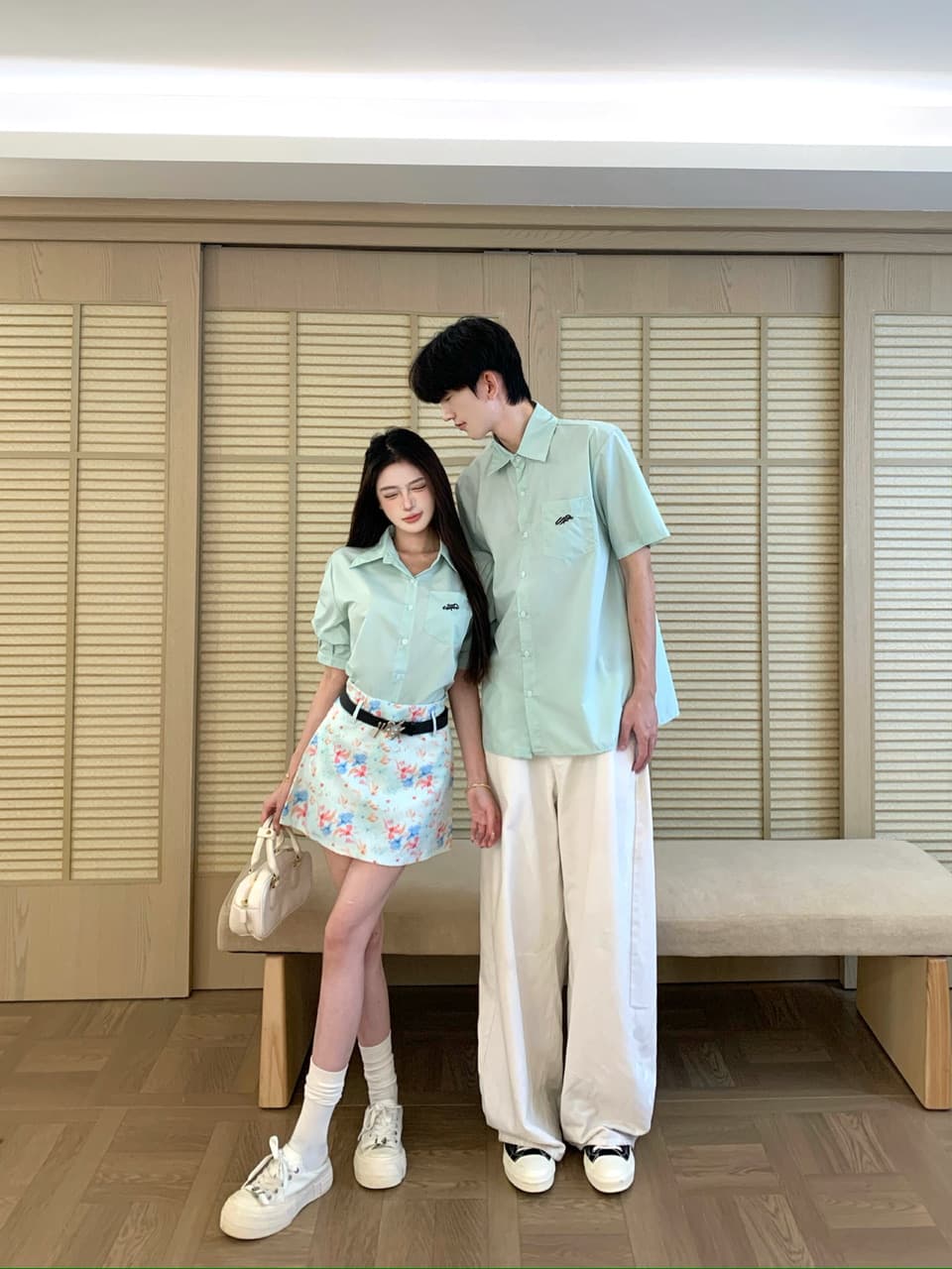 실사 여름 ootd 전체 집합 한 부서 착용 가져 가라. 셔츠 작은 키 셔츠 유화 프린트 미니 스커트 커플룩 상세 이미지 6