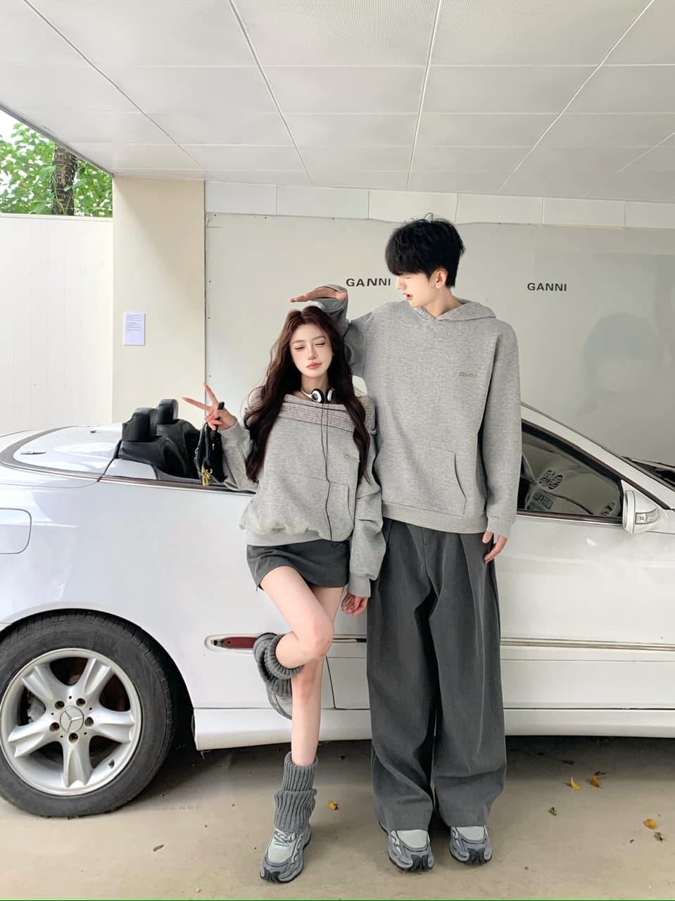 실사 털이 있고 두꺼운 비스듬한 어깨 보트넥 루즈핏 풀오버 후드 티 스웨터 오프숄더 맨위 여성 커플룩 상세 이미지 7