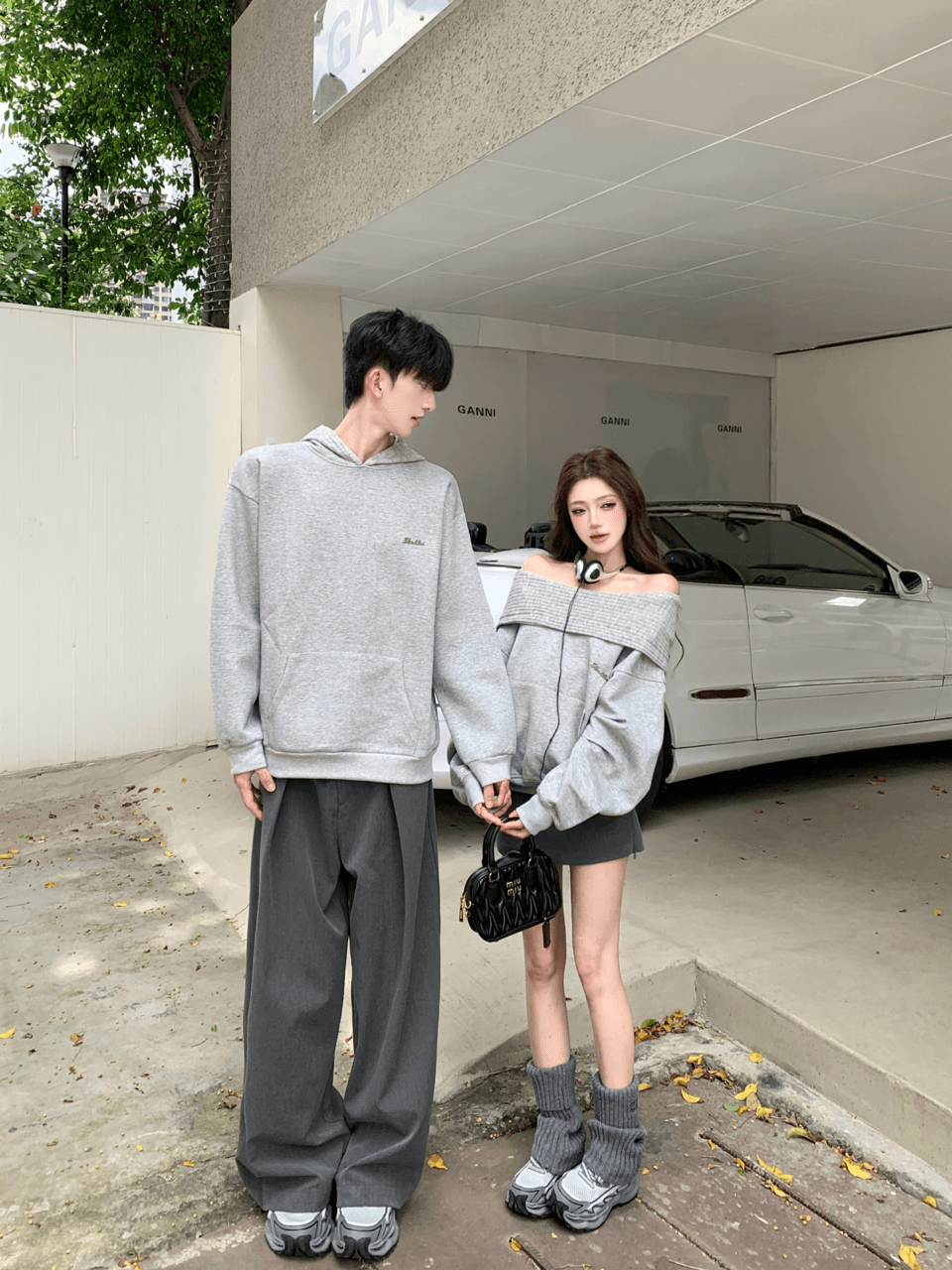 실사 털이 있고 두꺼운 비스듬한 어깨 보트넥 루즈핏 풀오버 후드 티 스웨터 오프숄더 맨위 여성 커플룩 상세 이미지 8