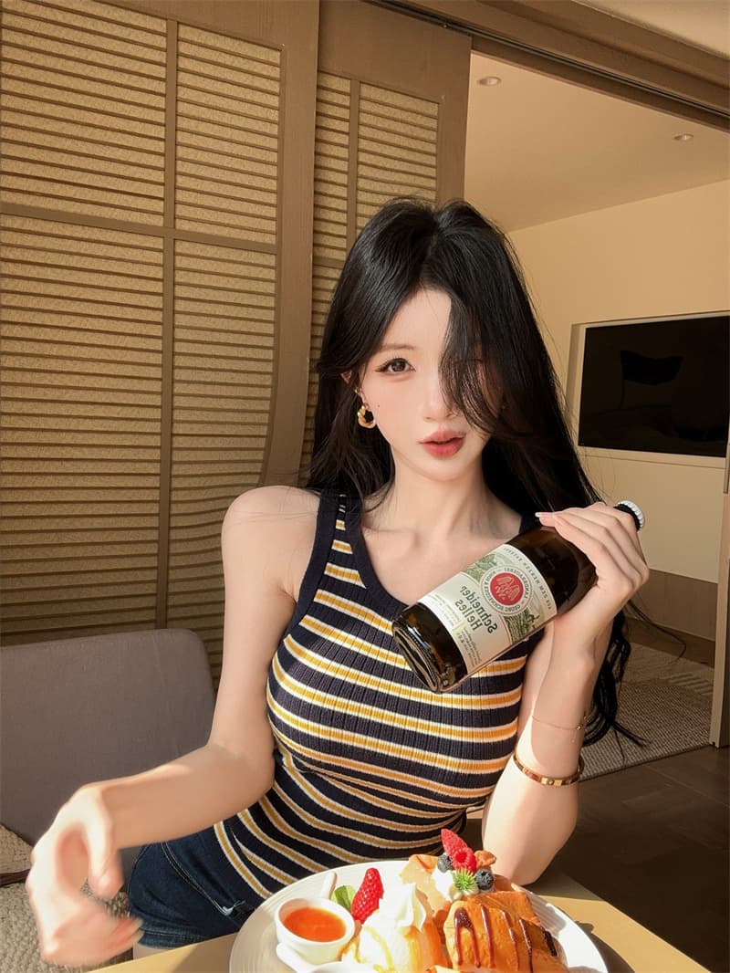 실사 2026 새로운 한 부서 스트라이프 조끼 높은 품질 니트 몸매 가꾸기 슬림해 보이는 다용도 외국 가스 여성 셔츠 이미지 4